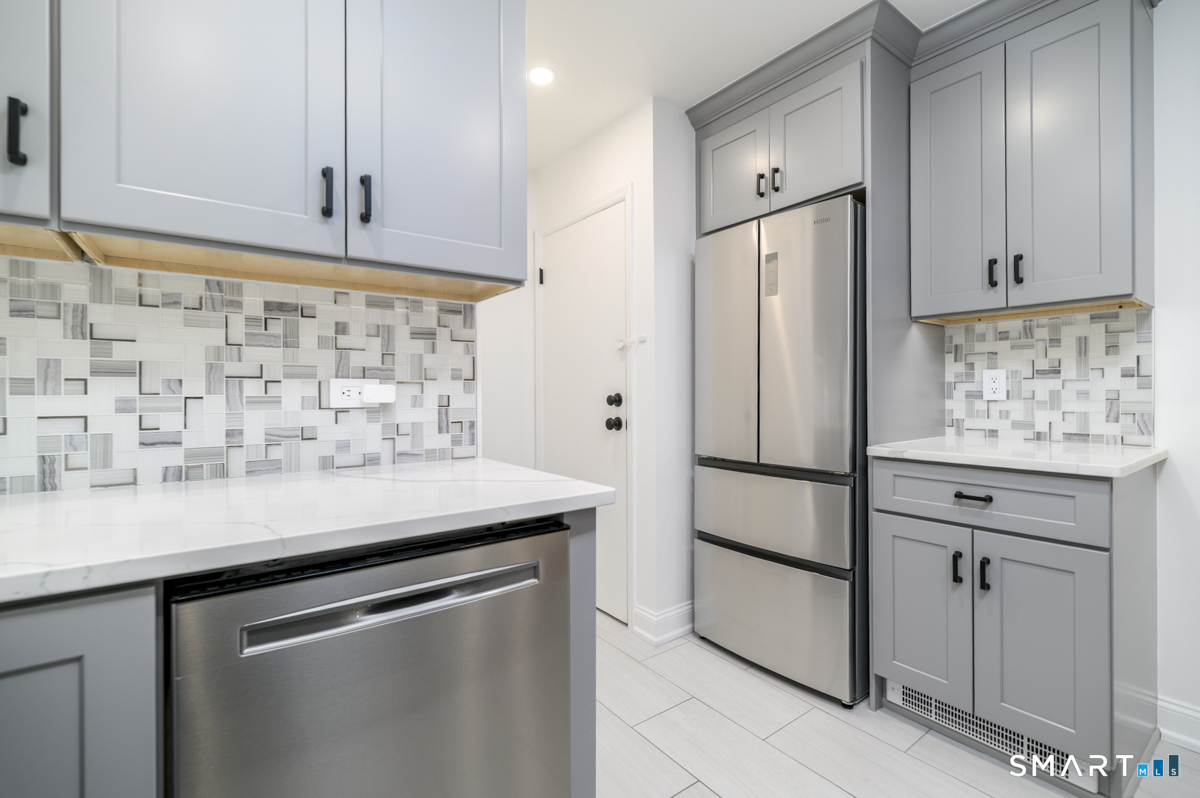 69 Maple Tree Avenue APT 2