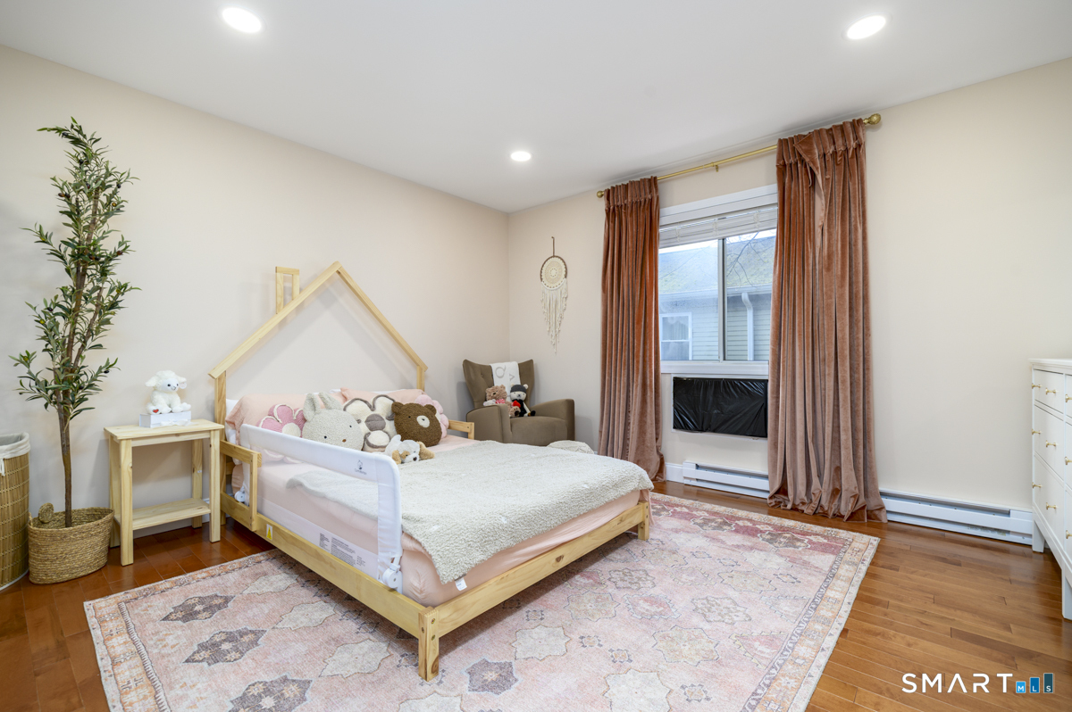 69 Maple Tree Avenue APT 2