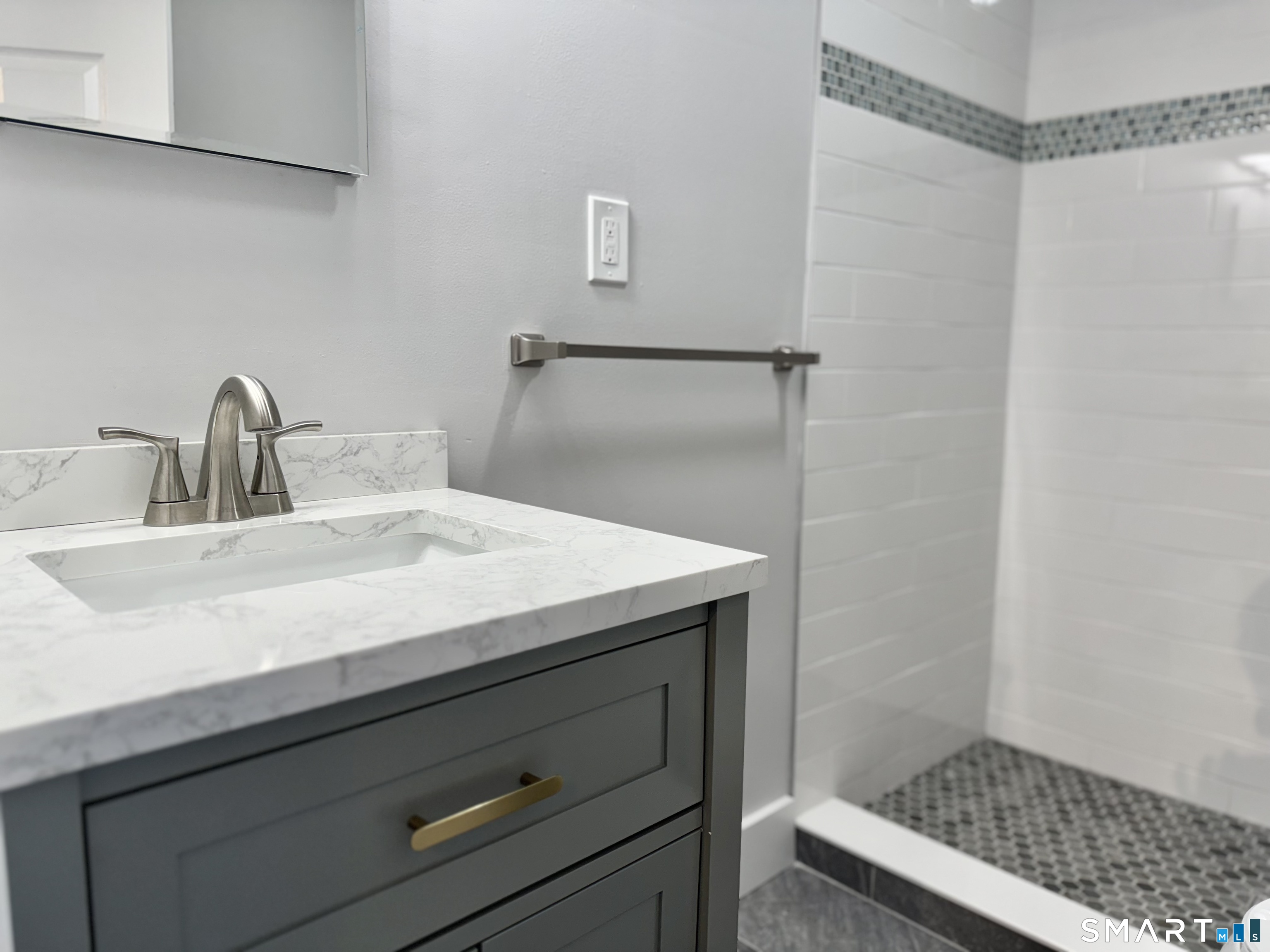 34 Hanford Avenue #2