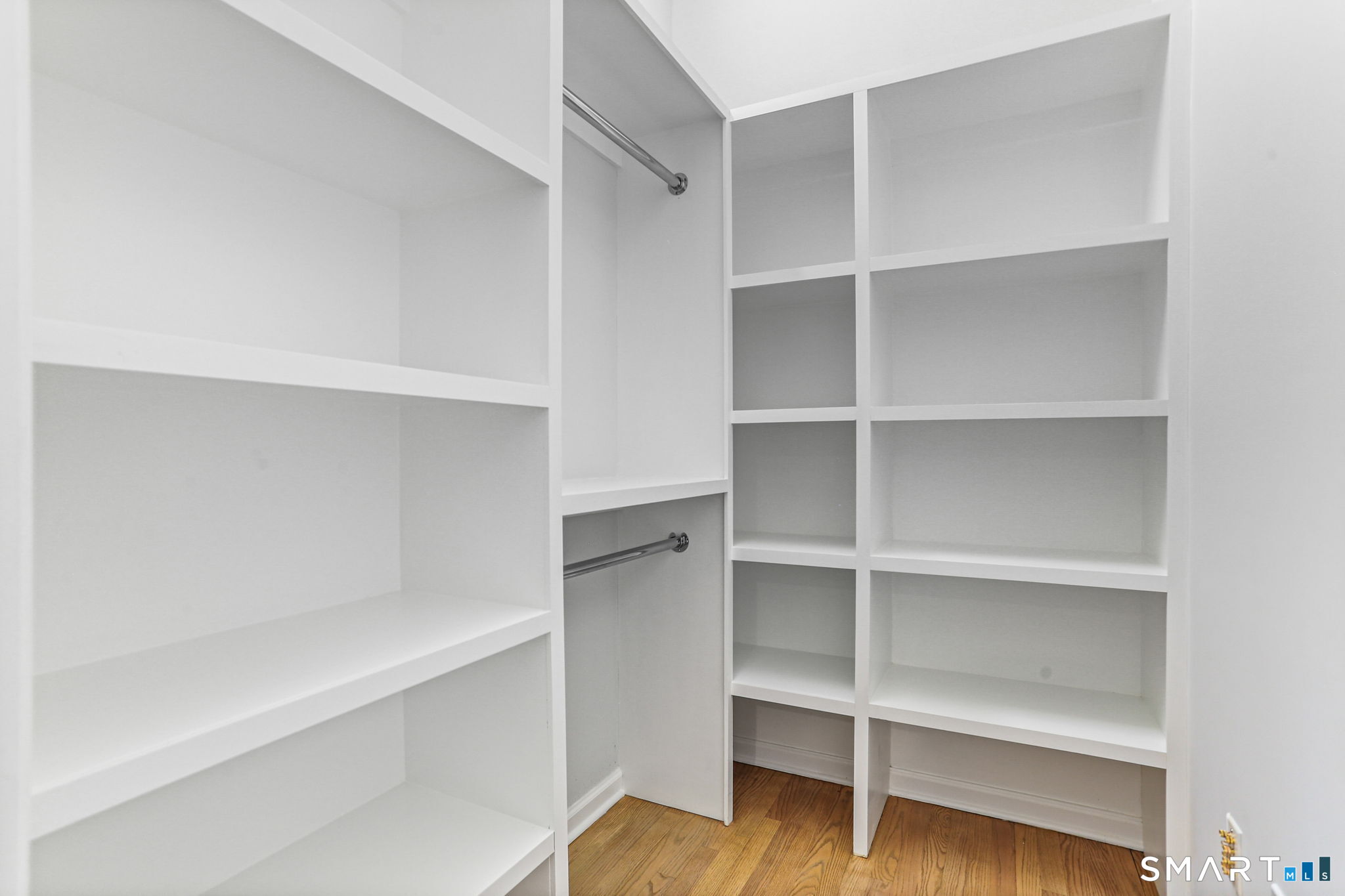 86 Maple Avenue South