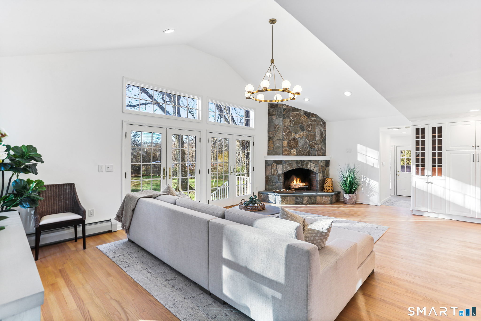 86 Maple Avenue South