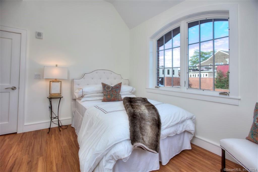 5 Church Lane 203 / The Bedford