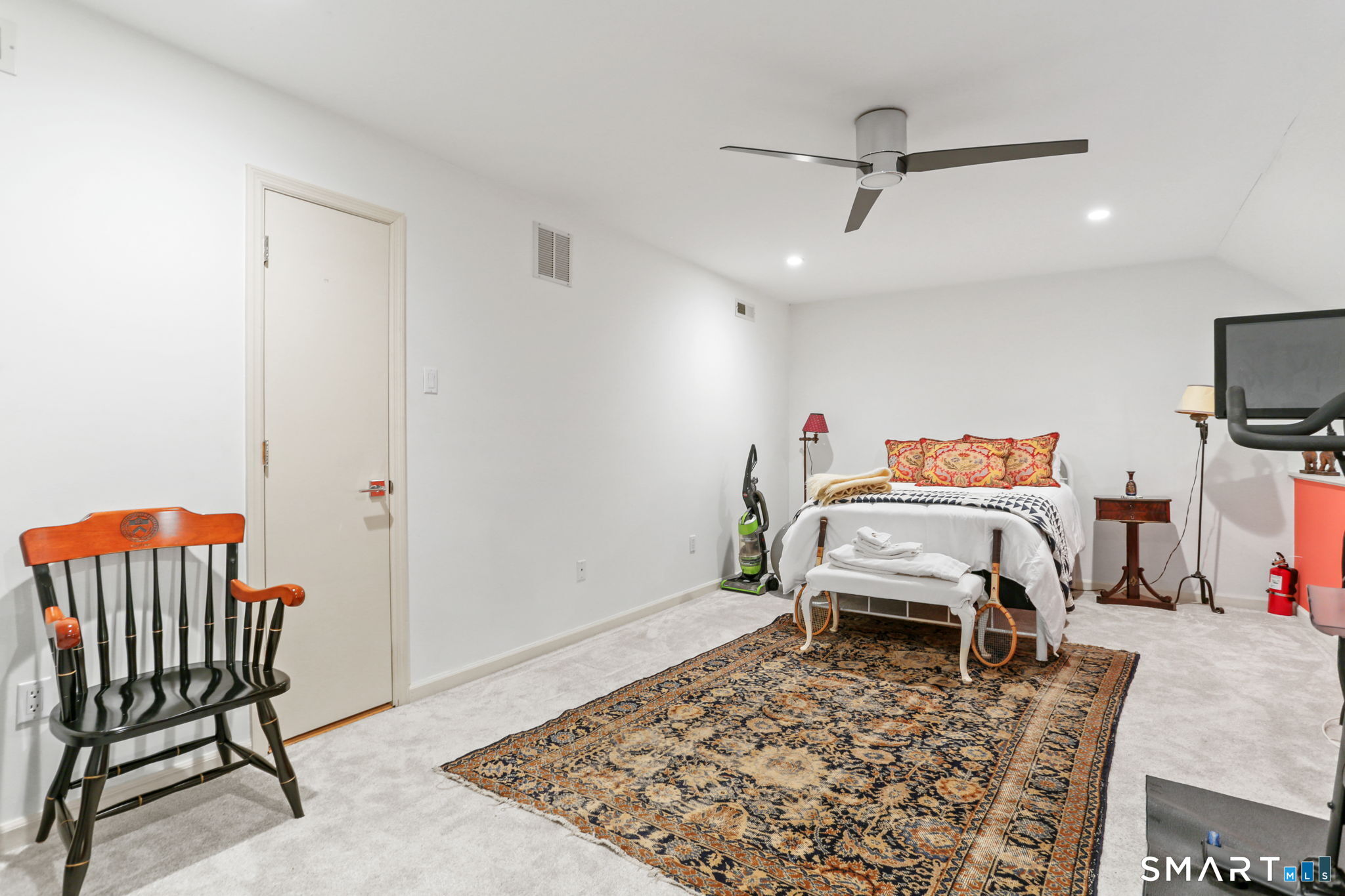 77 Locust Avenue APT 124