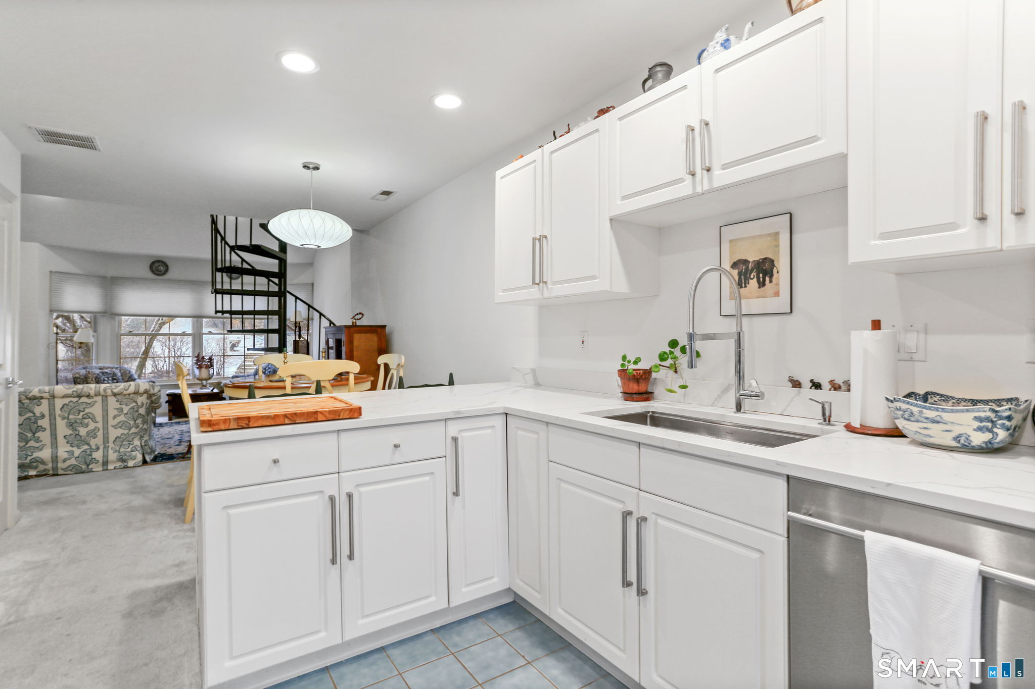 77 Locust Avenue APT 124