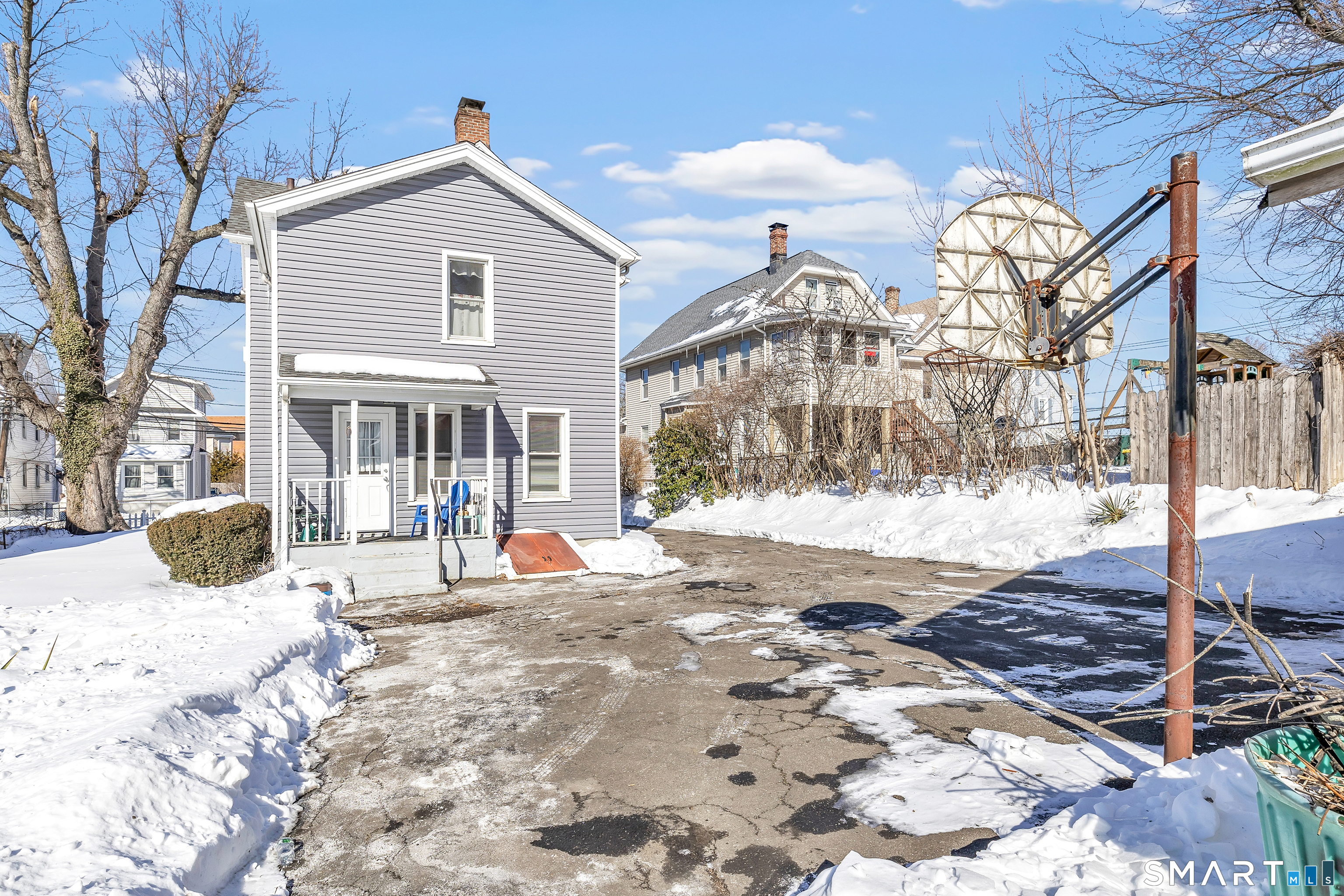 10 Burritt Avenue