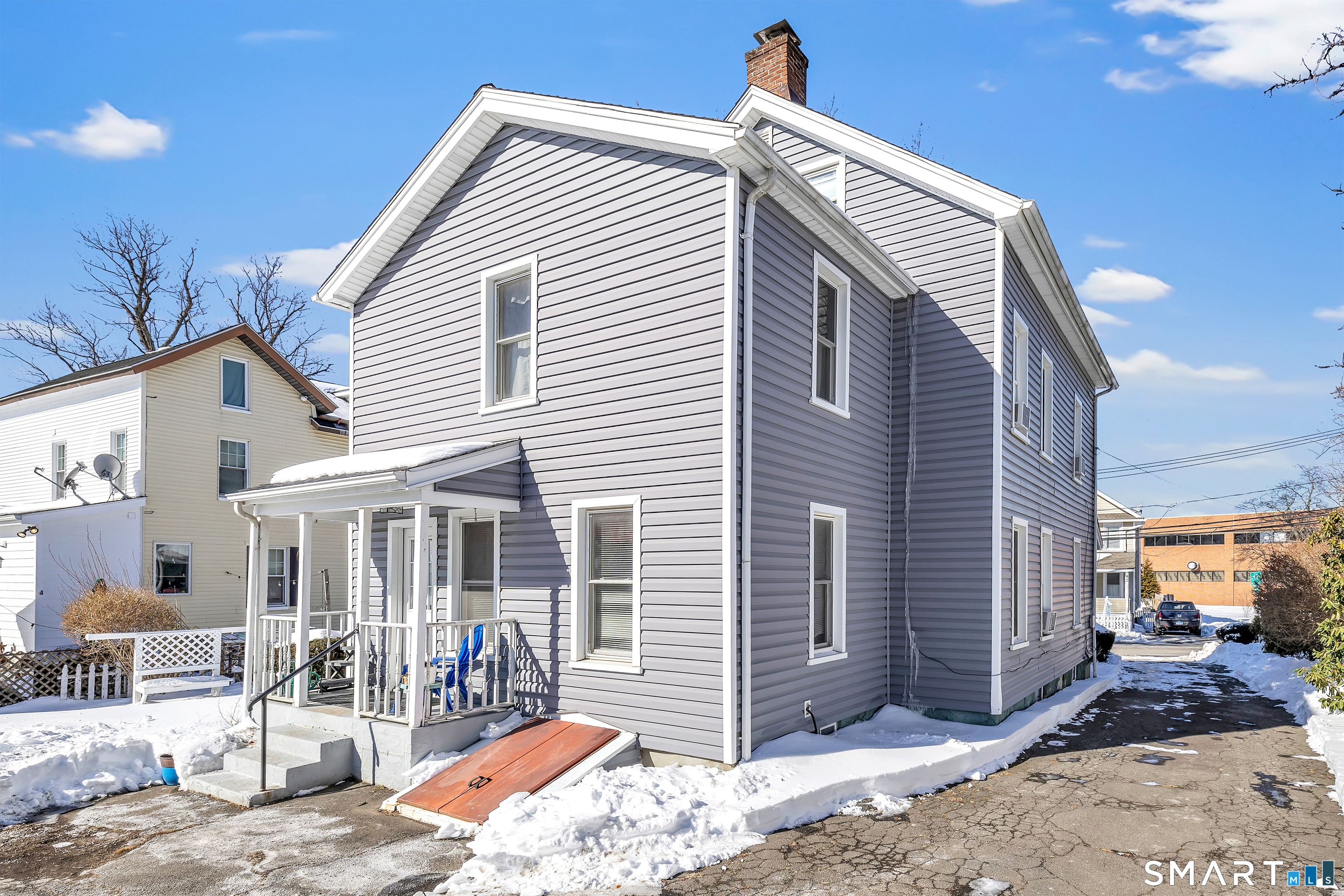 10 Burritt Avenue