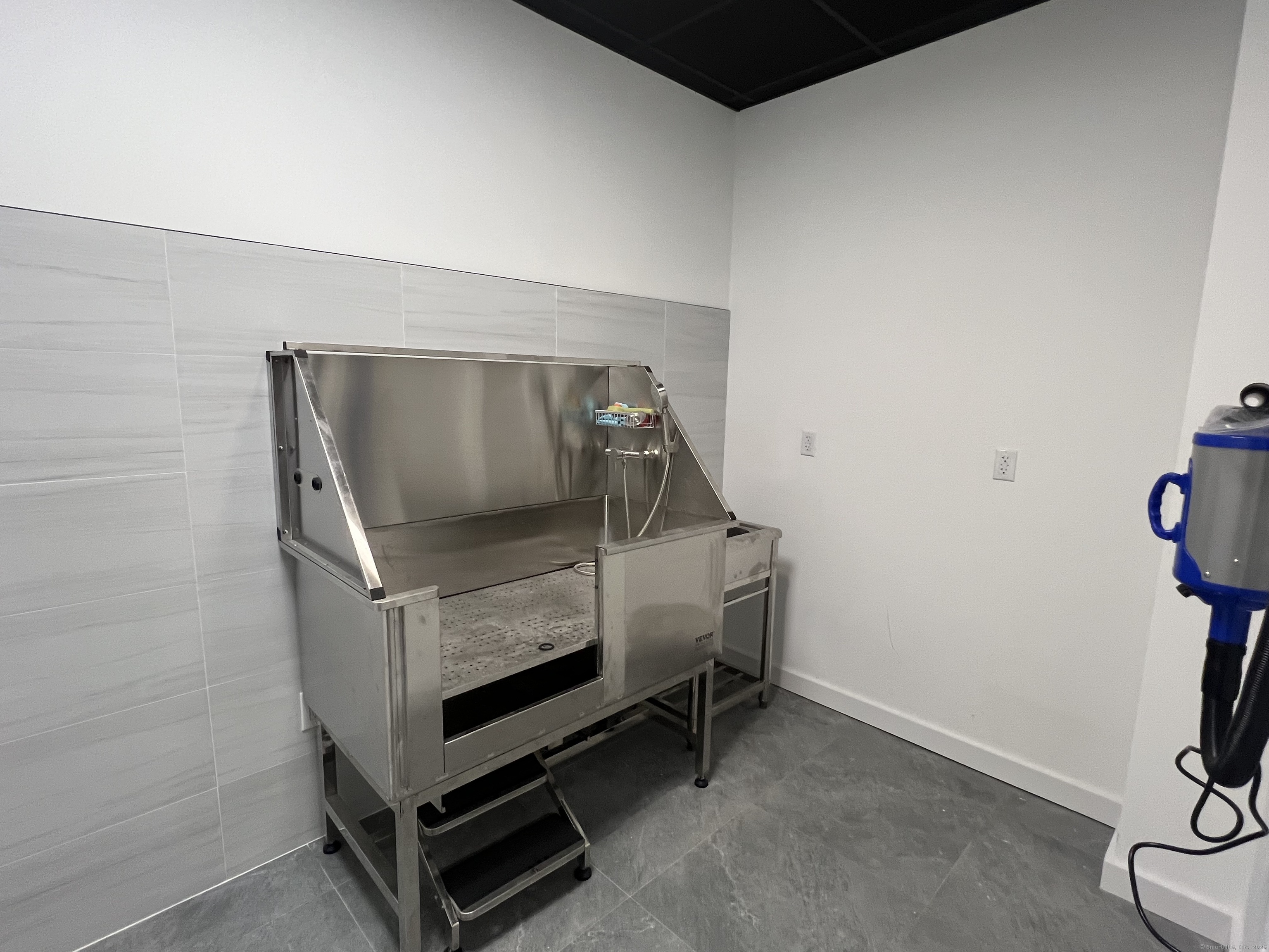 211 Ferry Boulevard 208