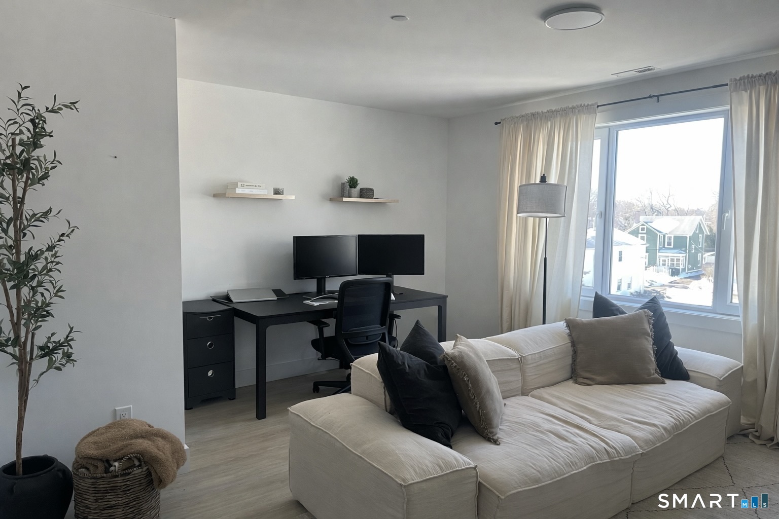 211 Ferry Boulevard 208