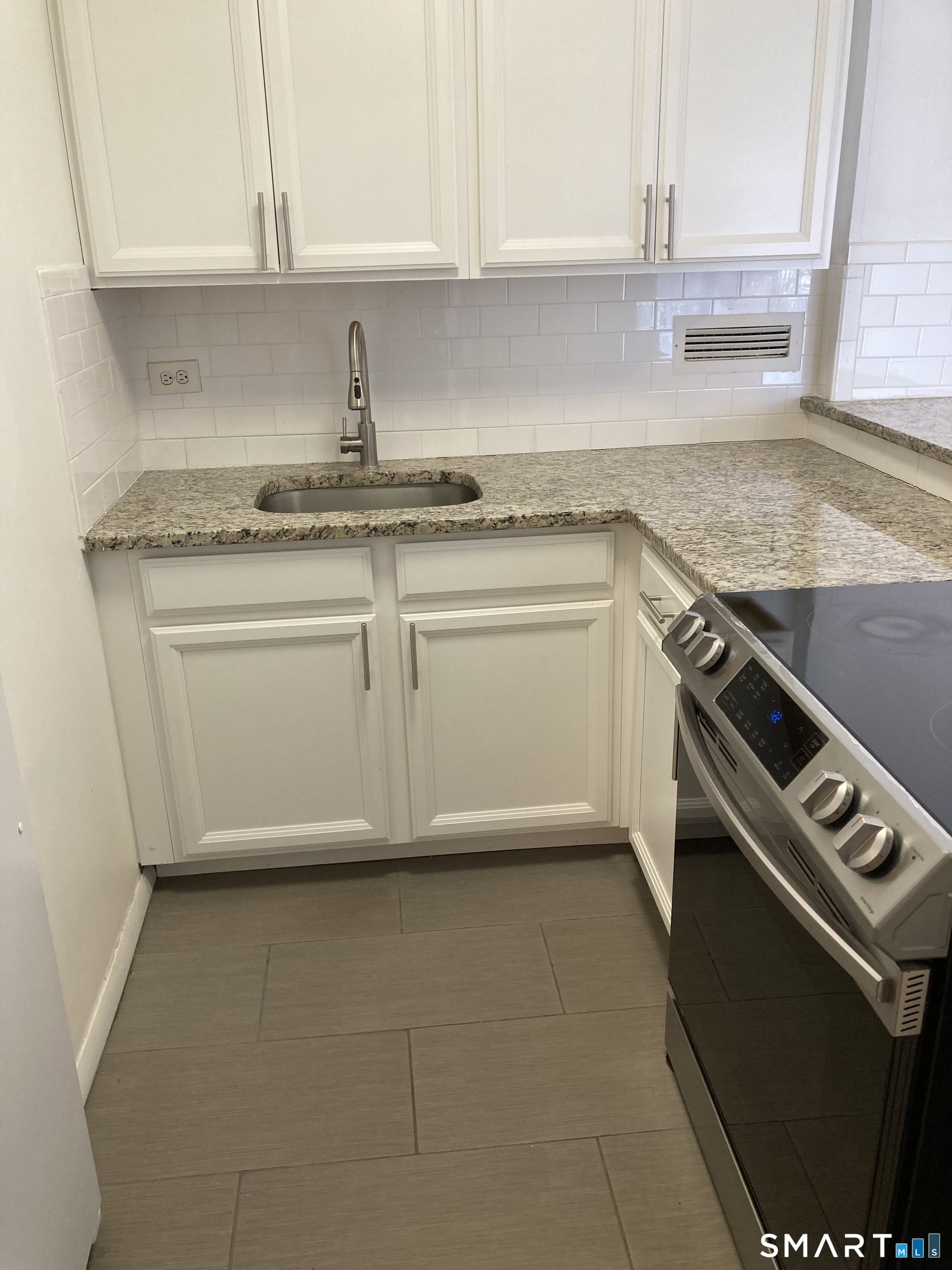 87 Glenbrook Road APT 6E