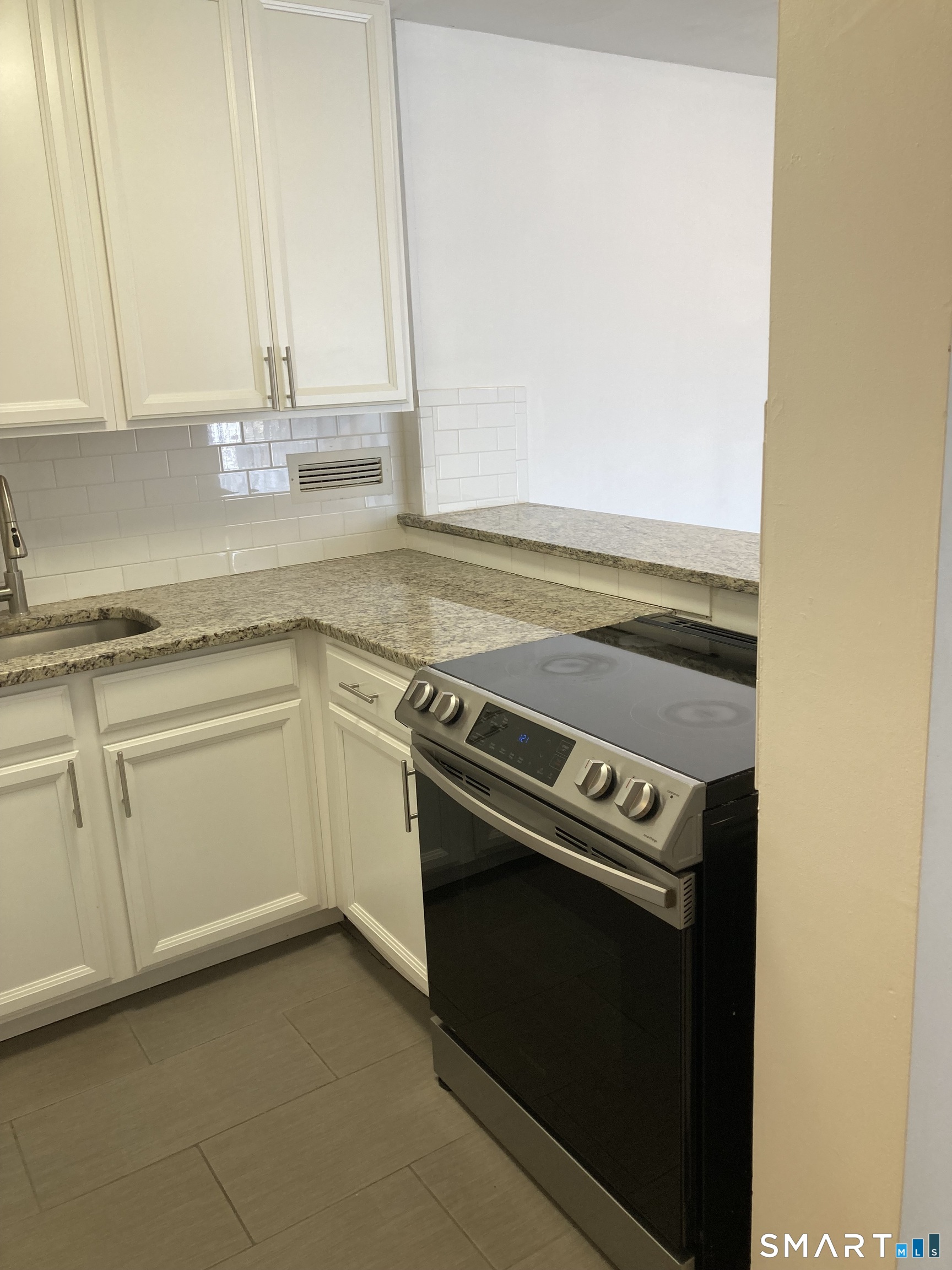 87 Glenbrook Road APT 6E