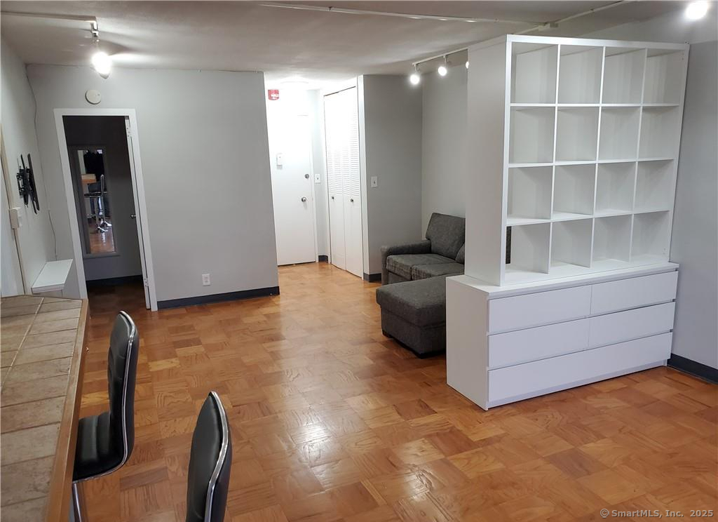 80 Cartright Street 6L