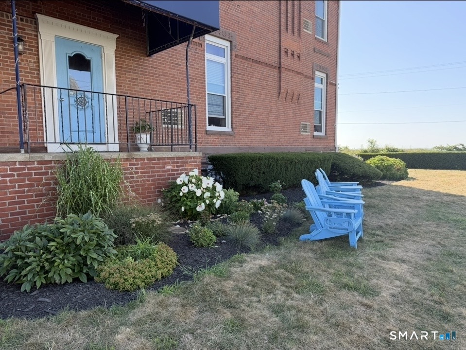 1 Peck Avenue 6