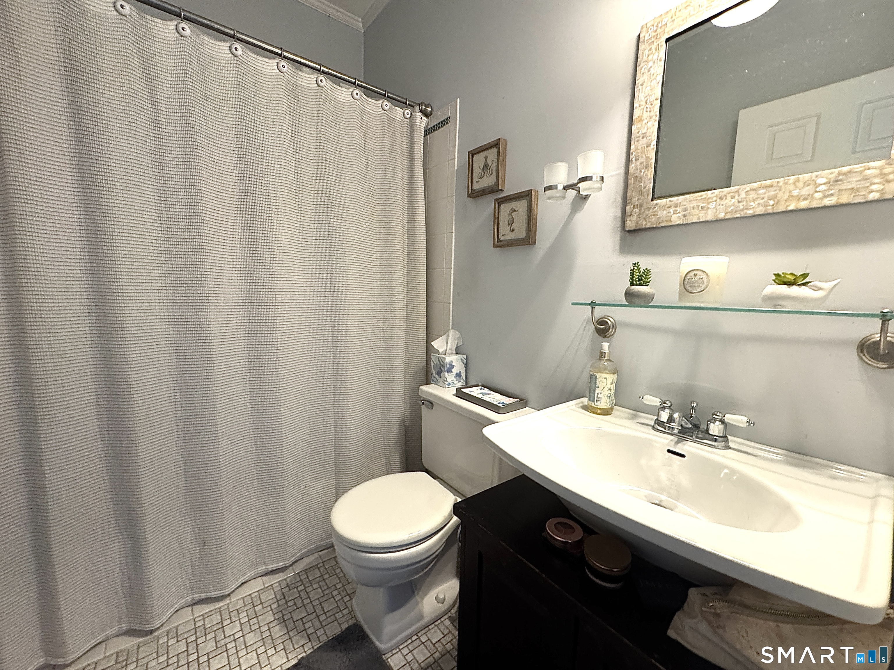 1 Peck Avenue 6