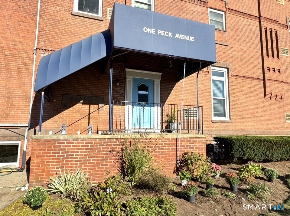 1 Peck Avenue 6