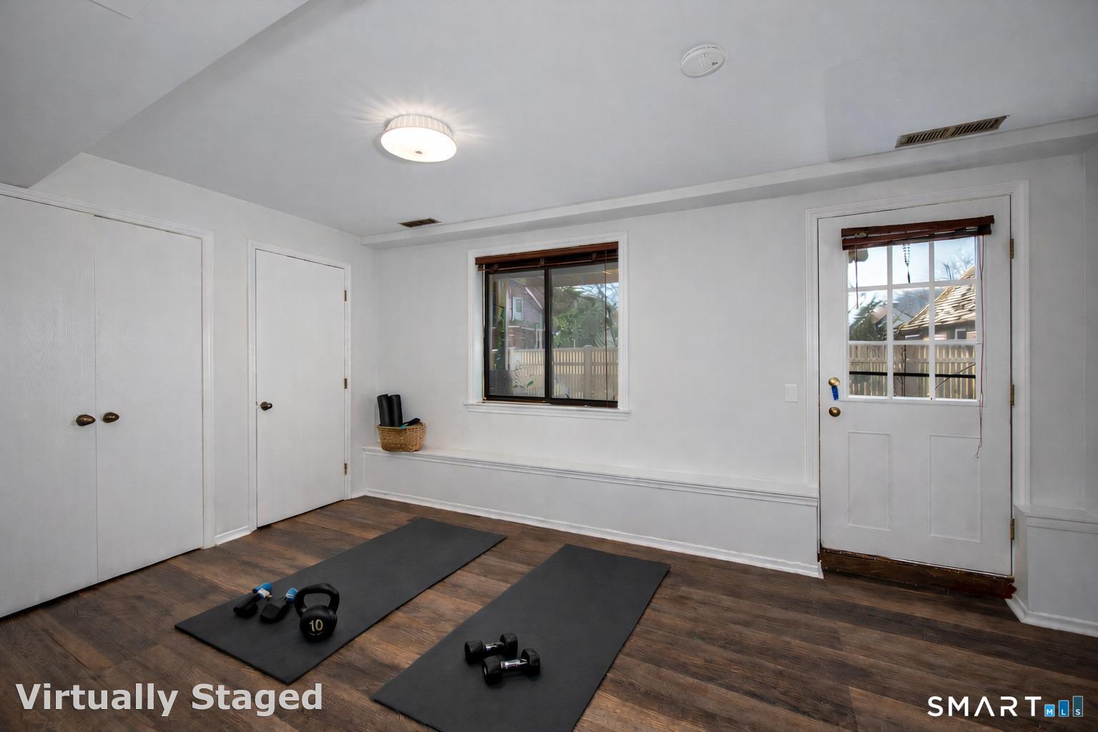 237 Strawberry Hill Avenue APT 27