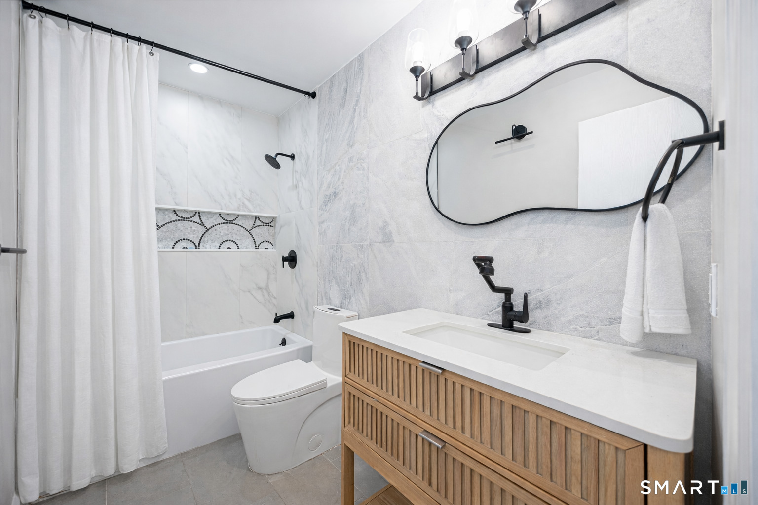 237 Strawberry Hill Avenue APT 27