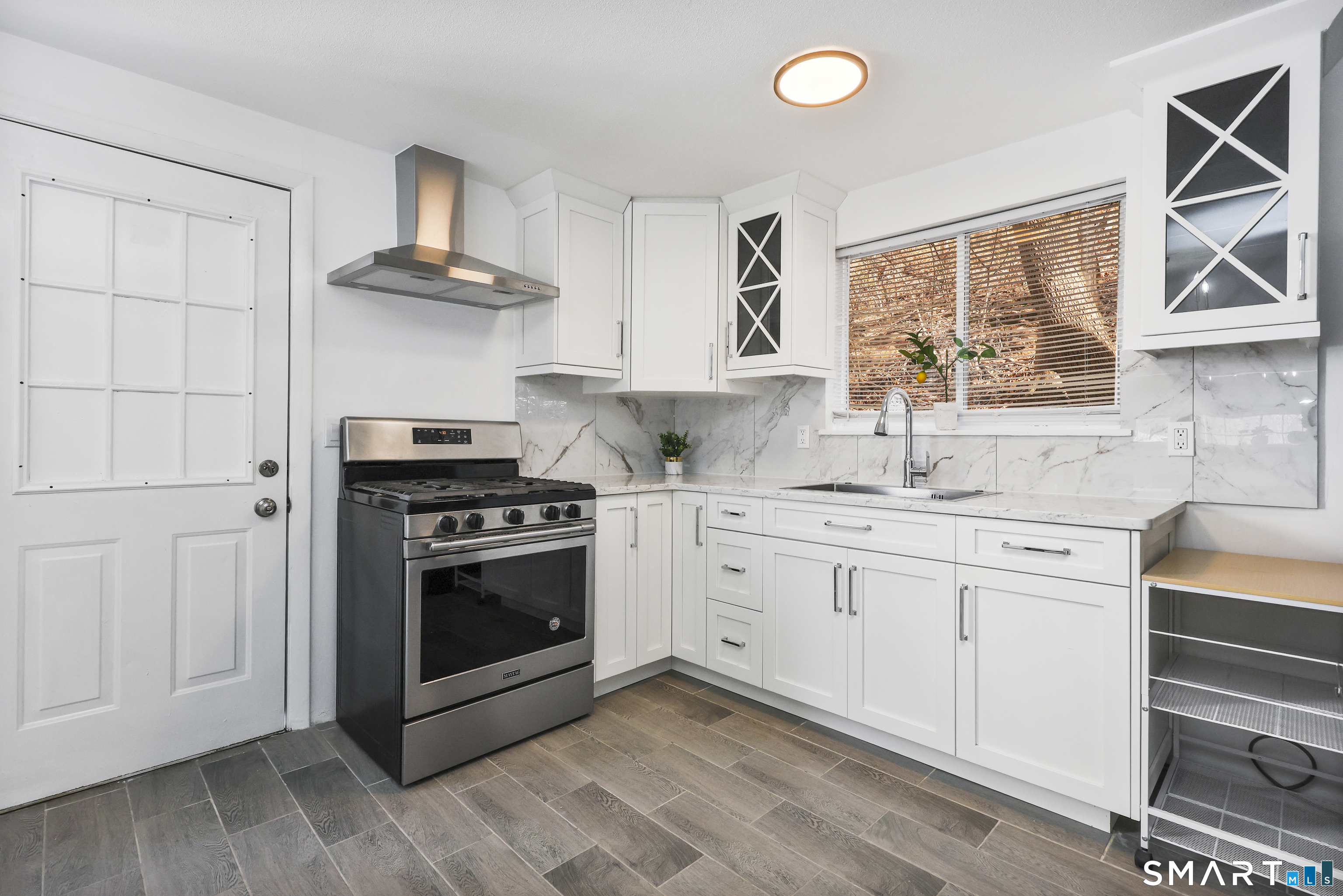 305 Mill Rock Road 305