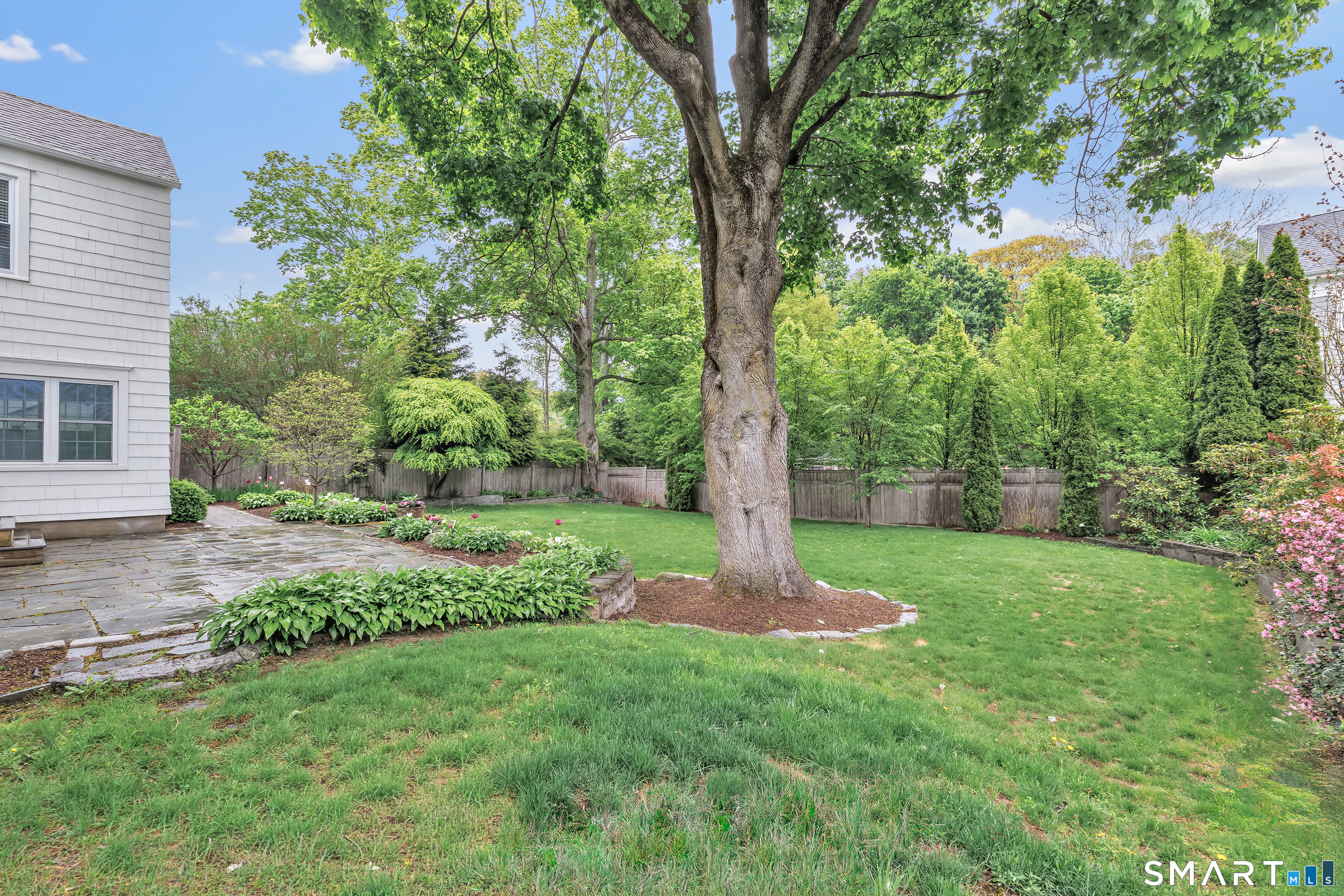 464 Round Hill Road