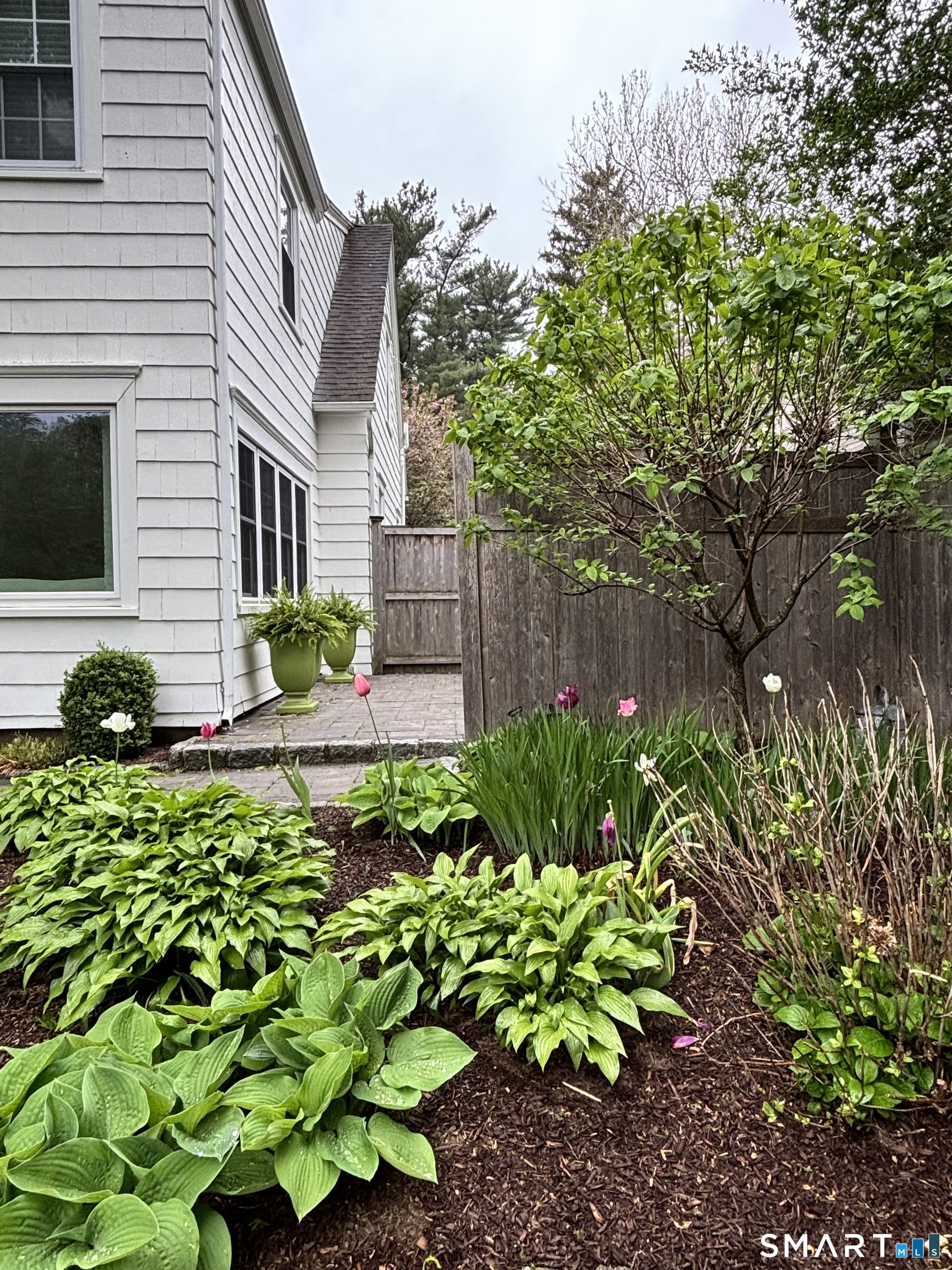 464 Round Hill Road