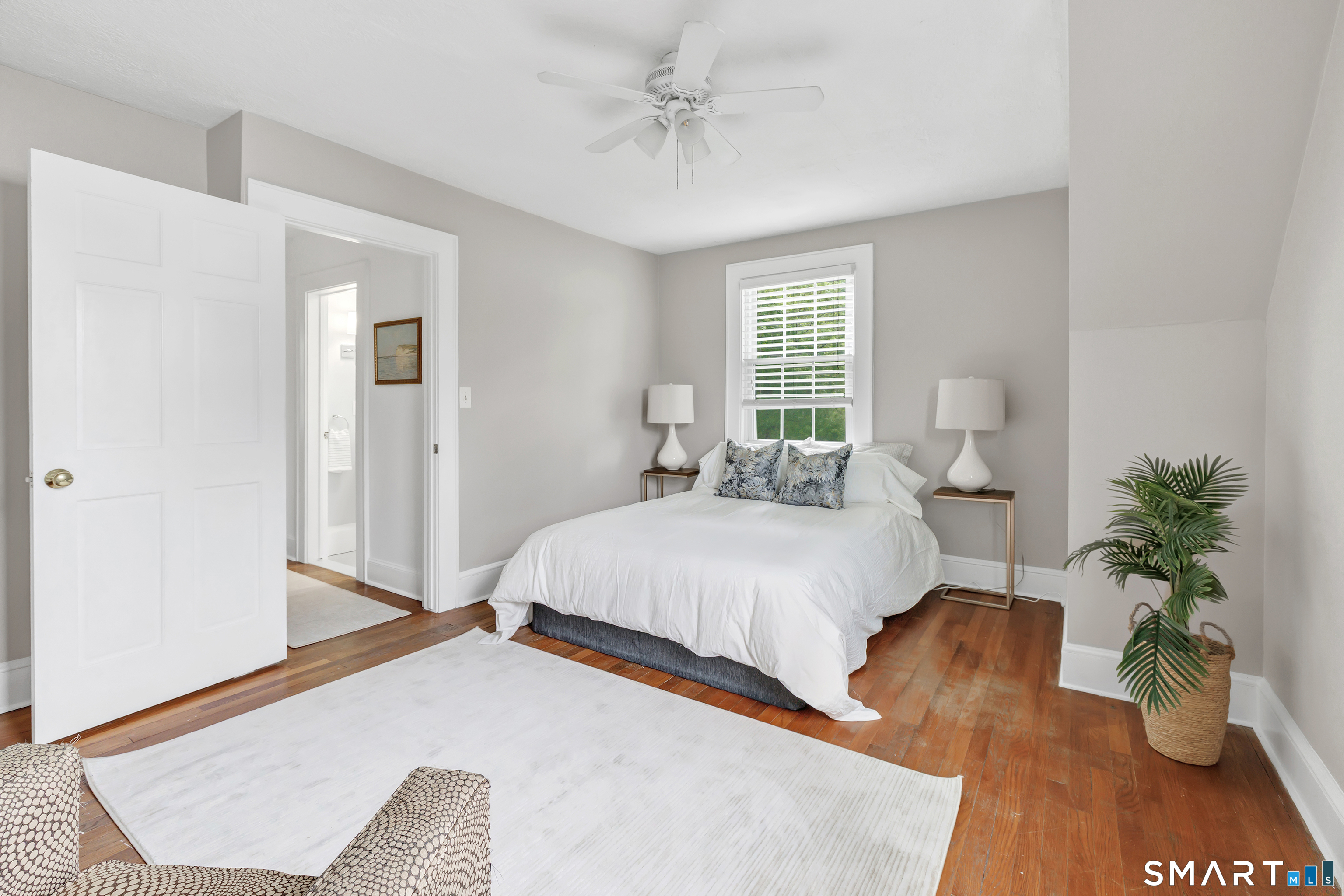 464 Round Hill Road