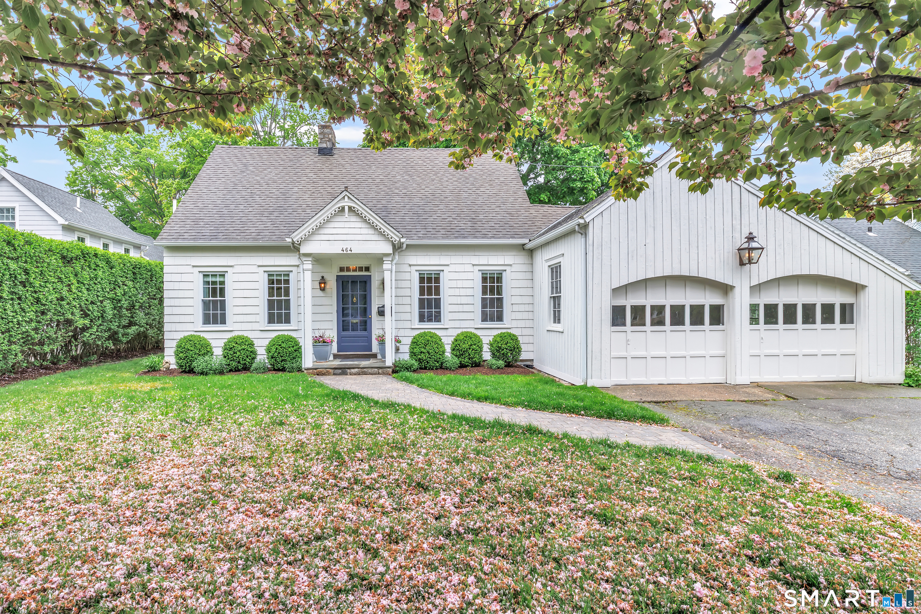 464 Round Hill Road