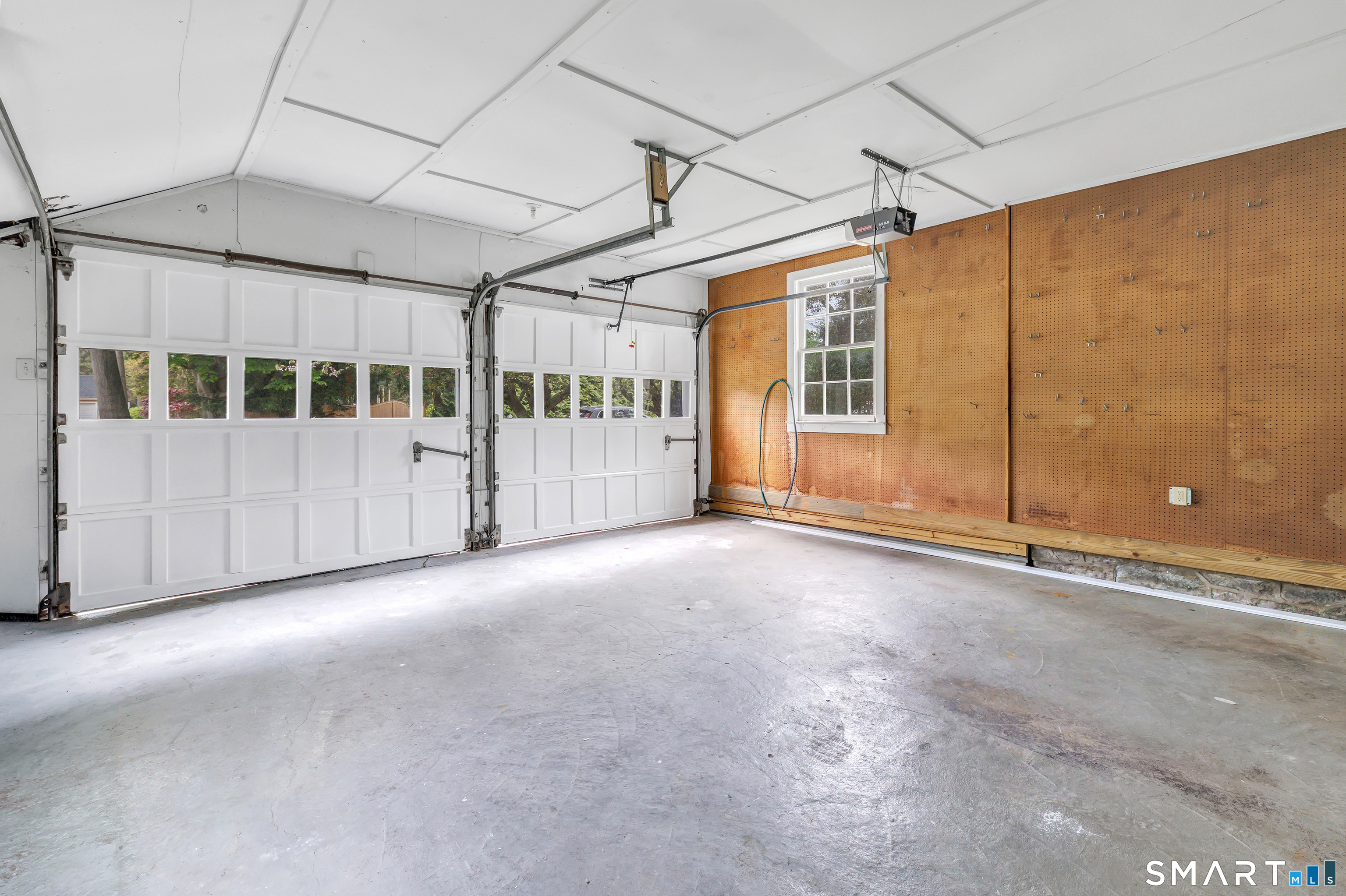 464 Round Hill Road