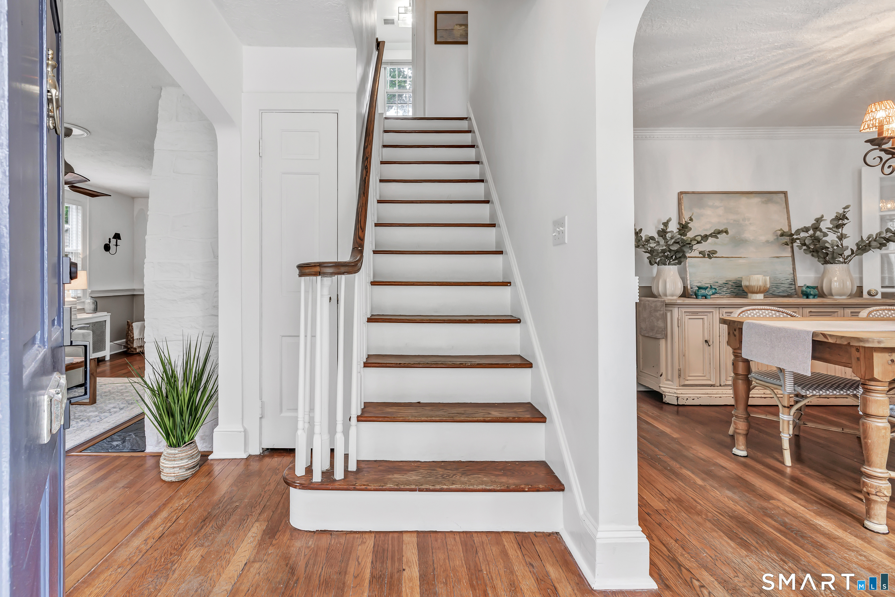 464 Round Hill Road