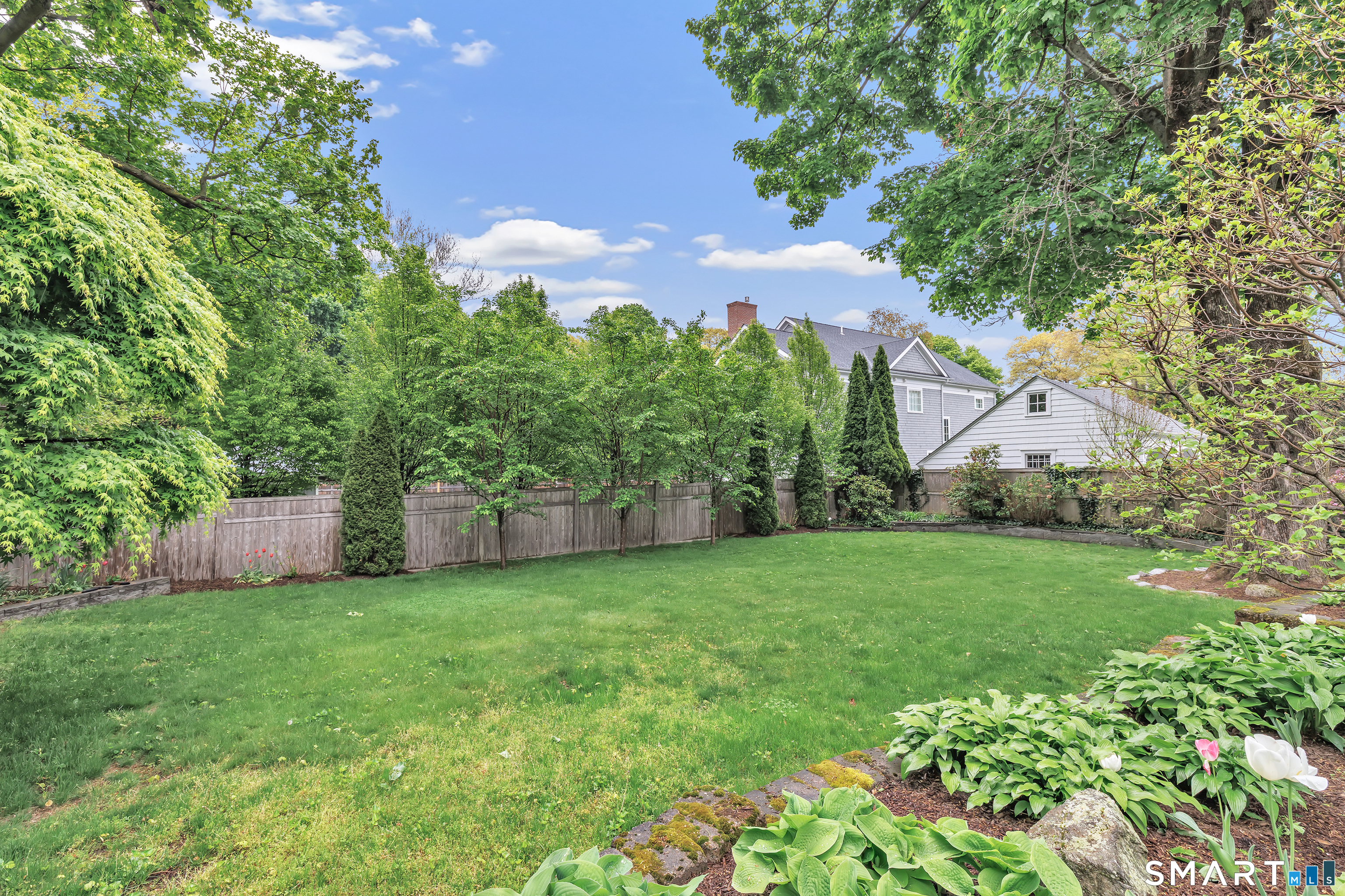 464 Round Hill Road
