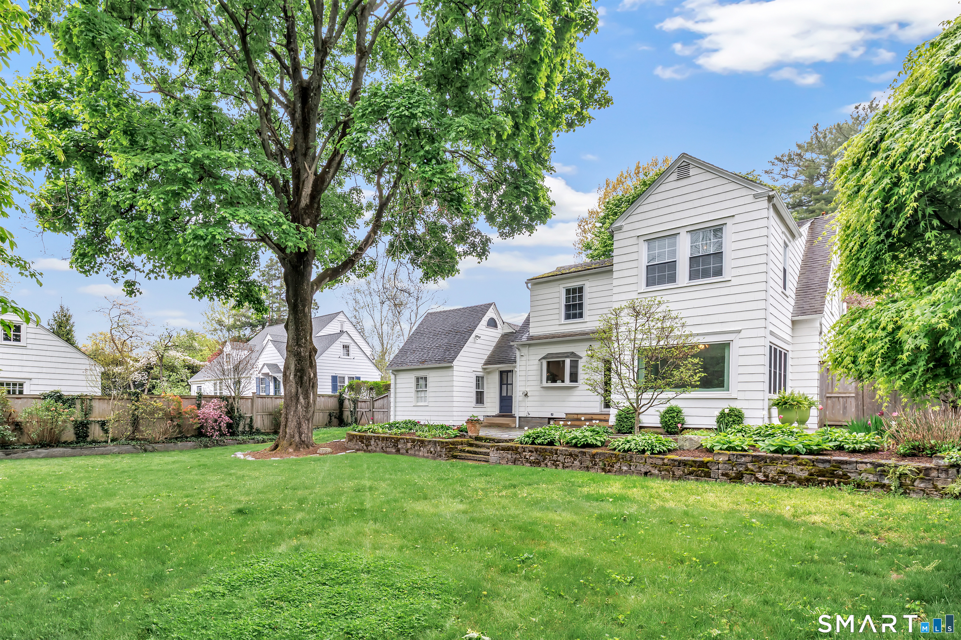 464 Round Hill Road