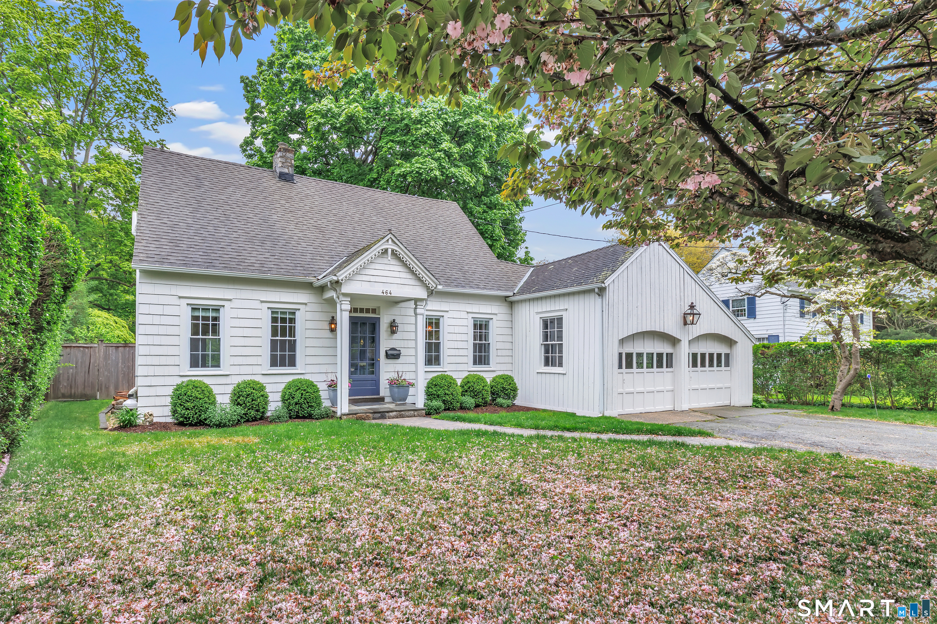 464 Round Hill Road