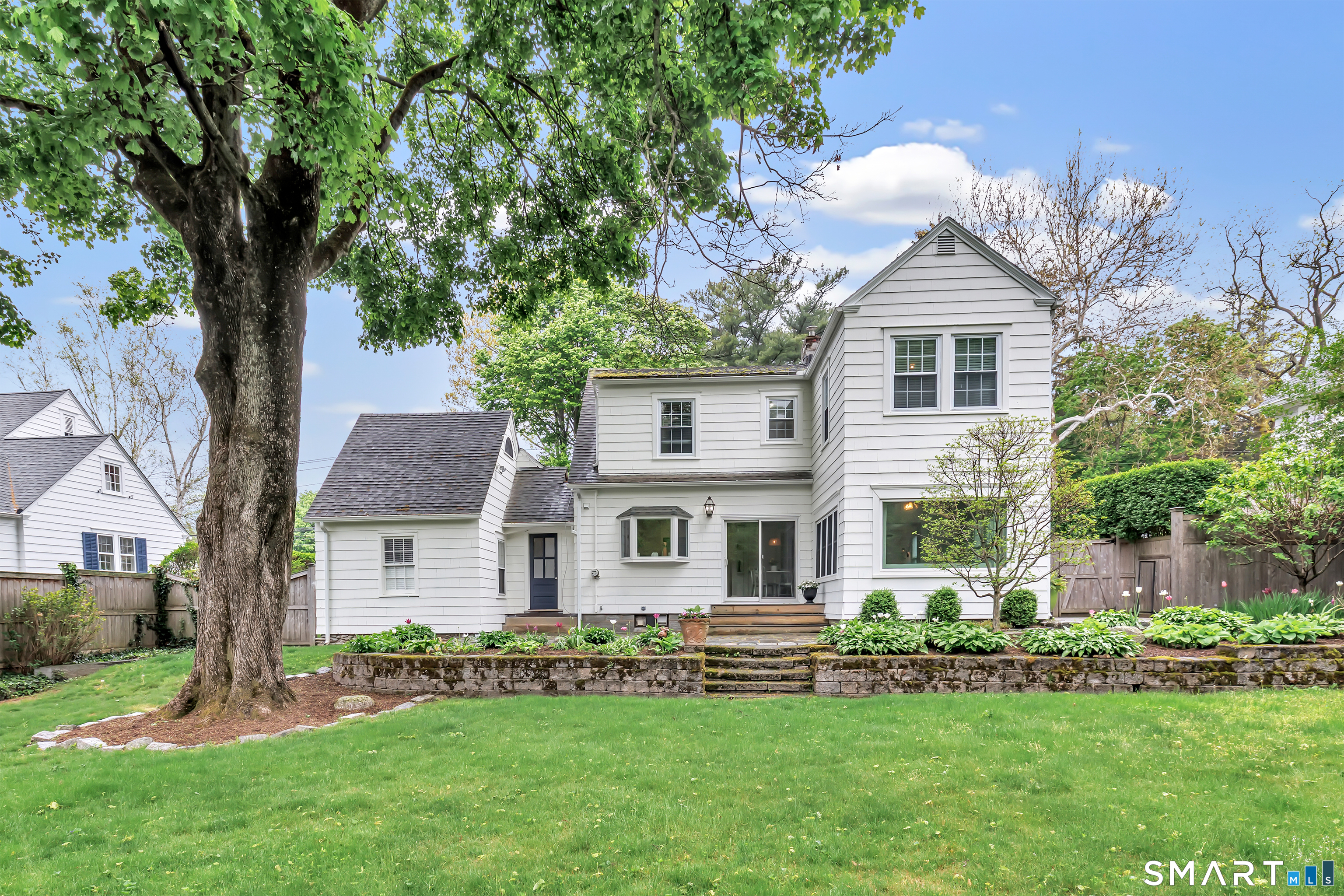 464 Round Hill Road
