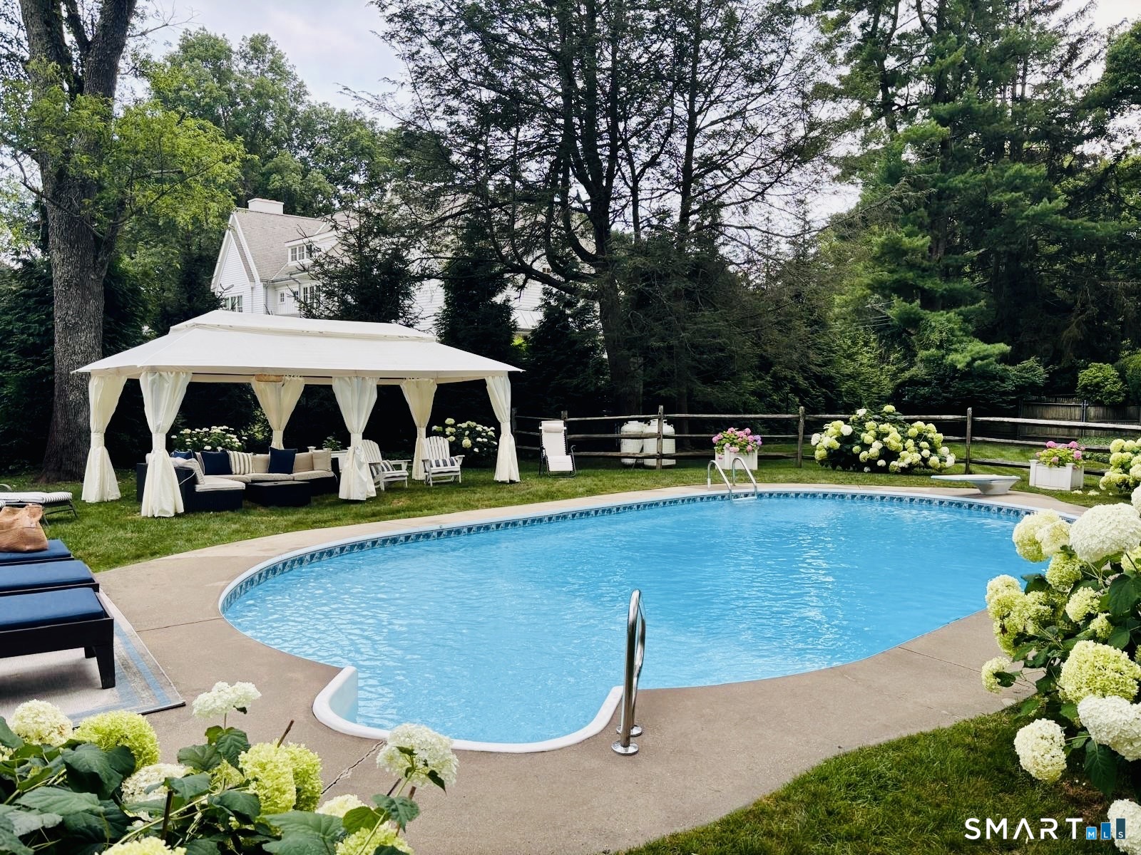 24 Blue Ribbon Drive