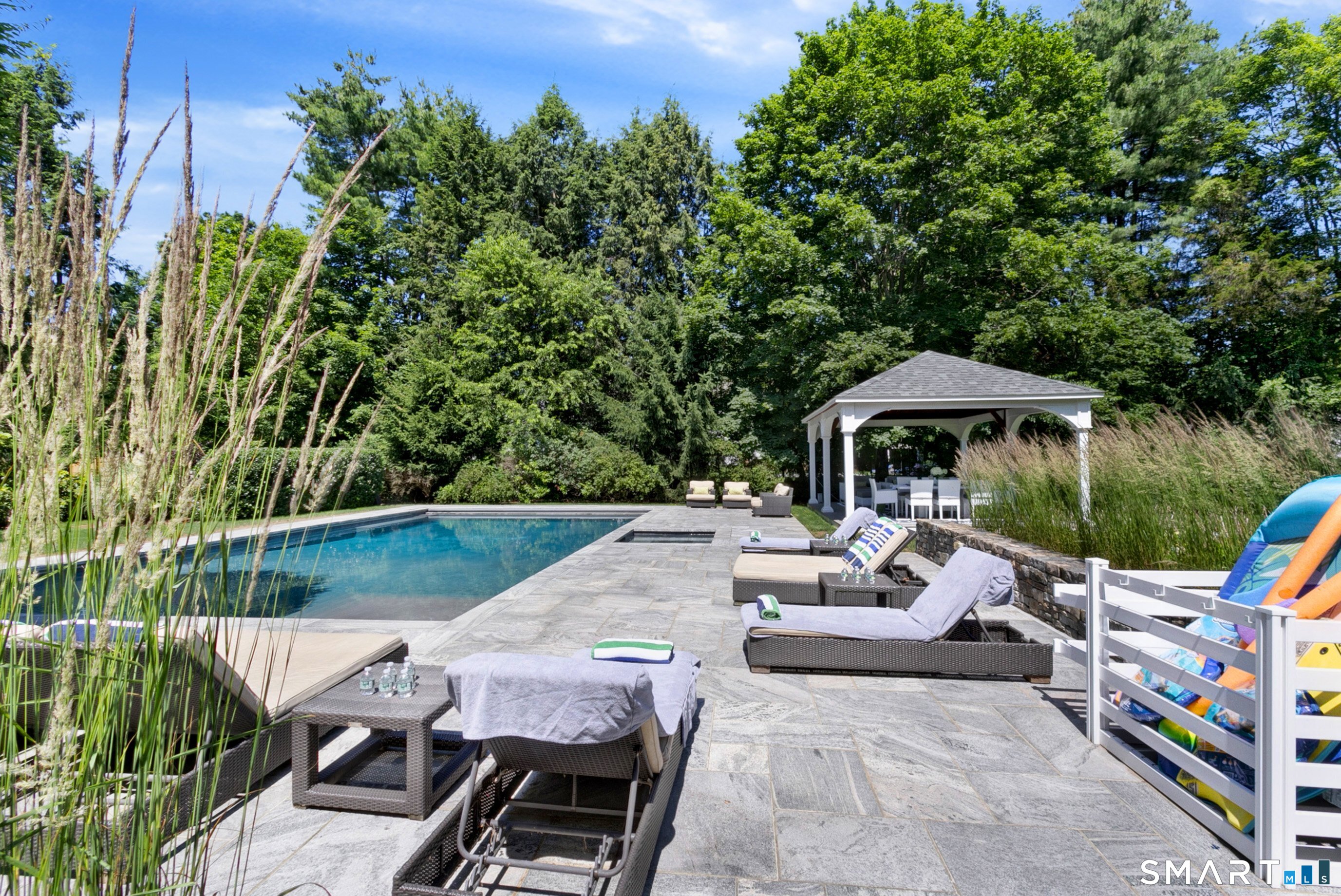 13 Rockyfield Road
