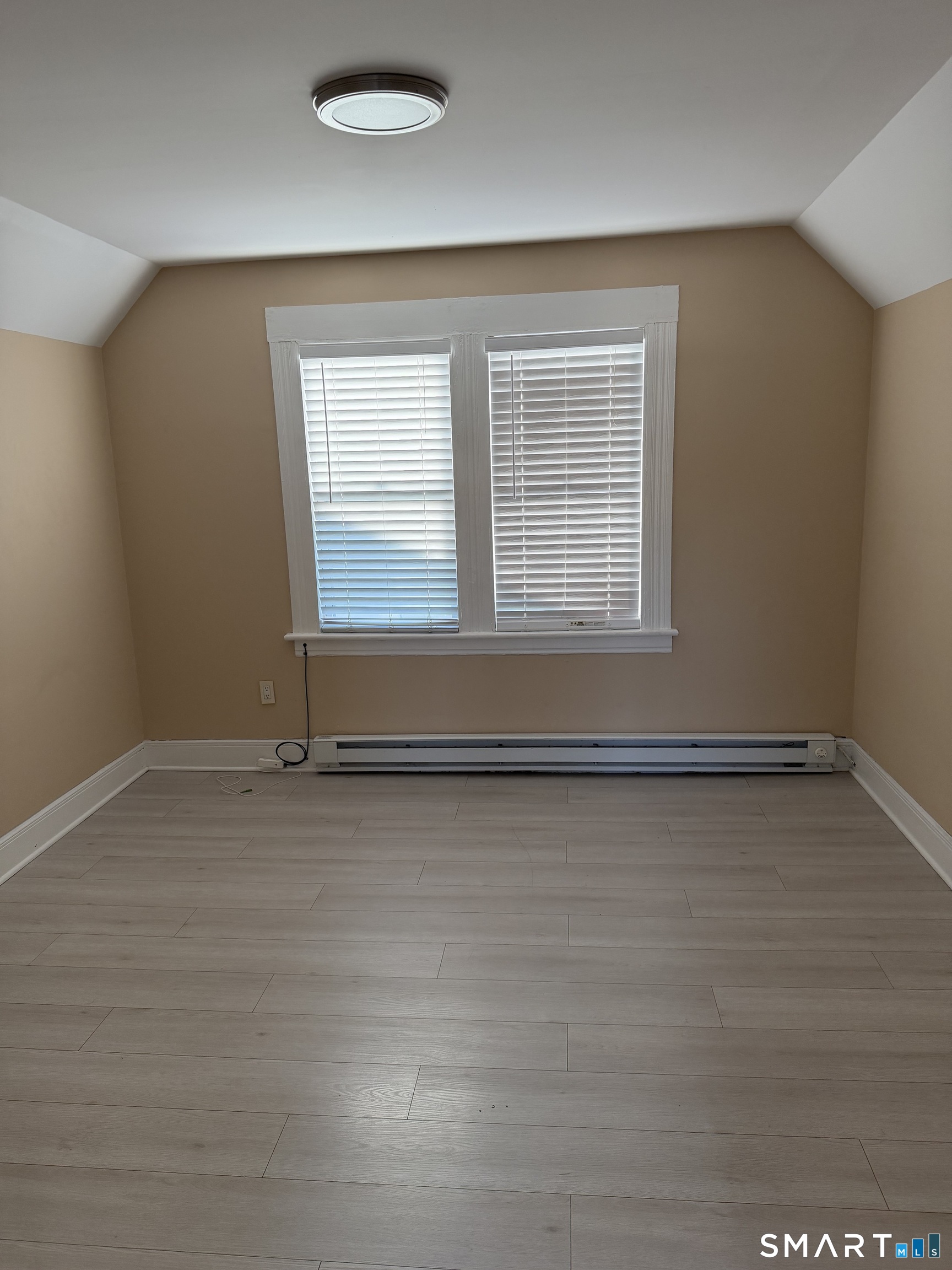 220-222 3rd FL Alpine Street