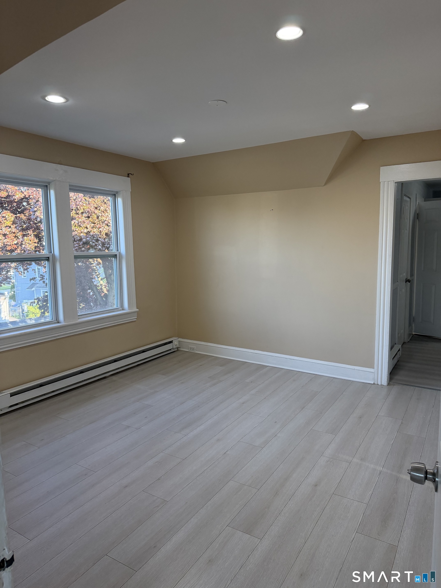 220-222 3rd FL Alpine Street