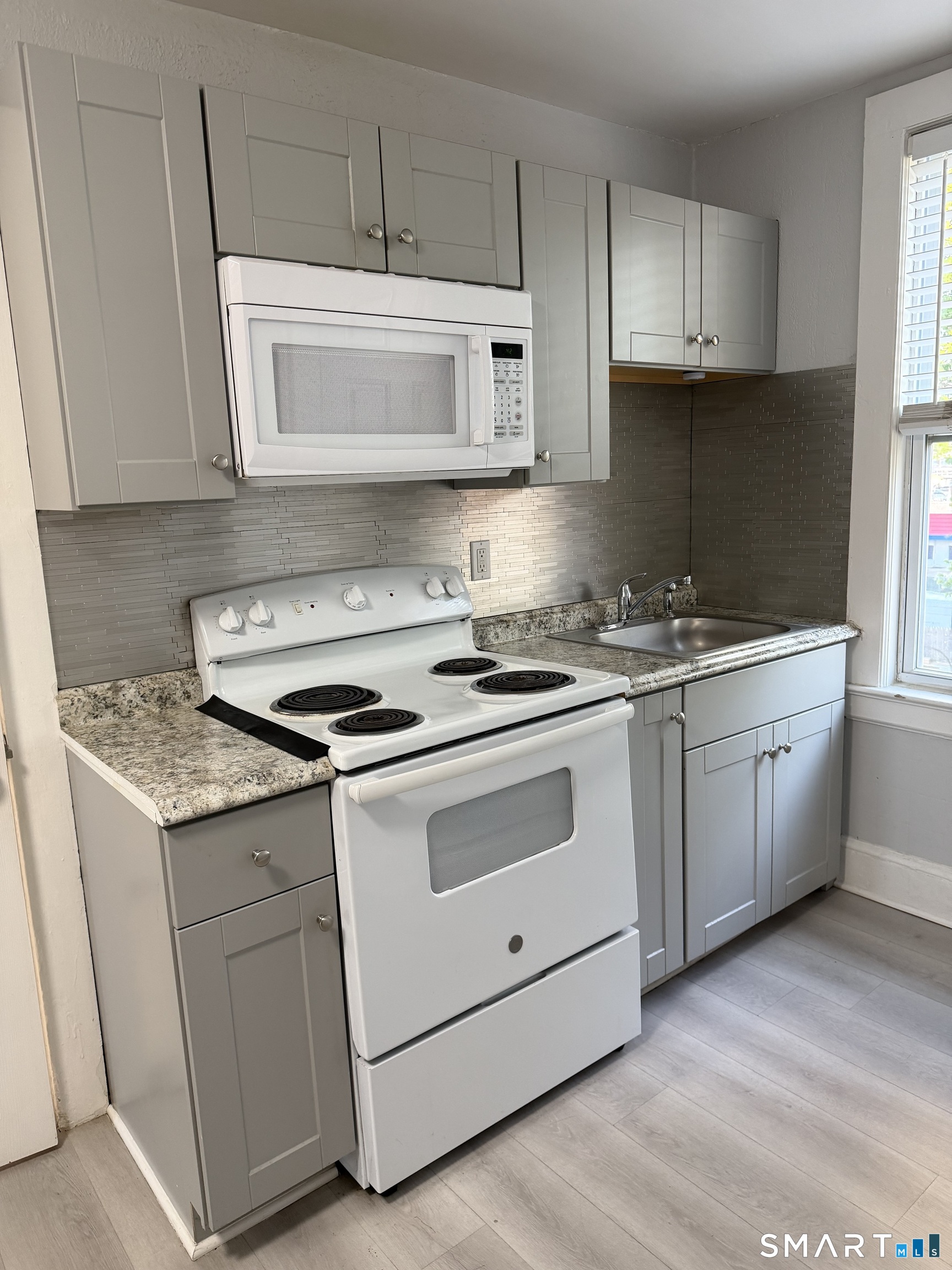 220-222 3rd FL Alpine Street