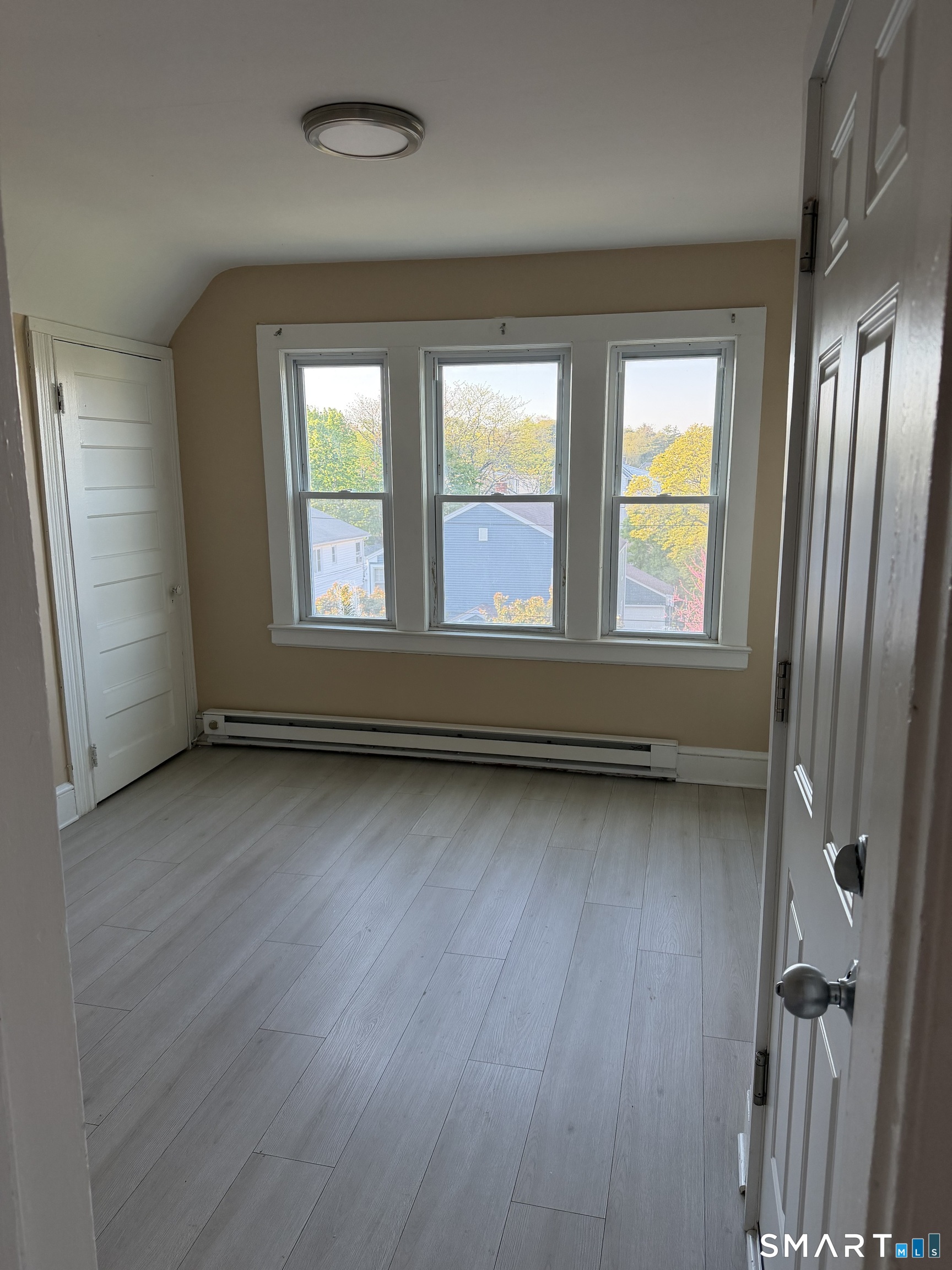 220-222 3rd FL Alpine Street