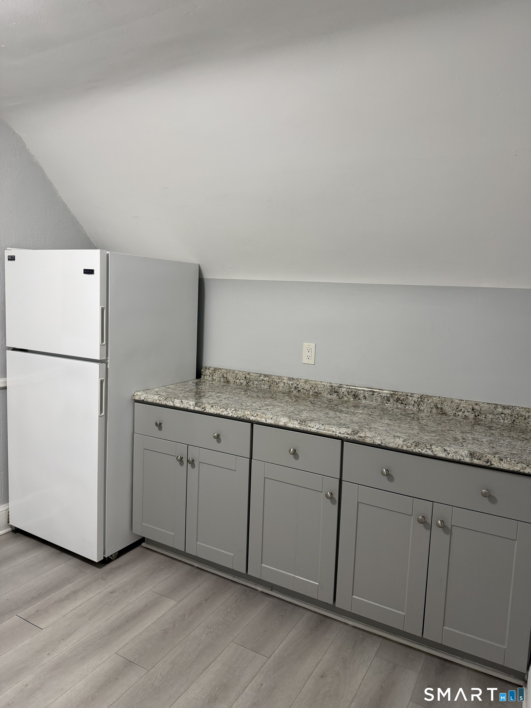 220-222 3rd FL Alpine Street