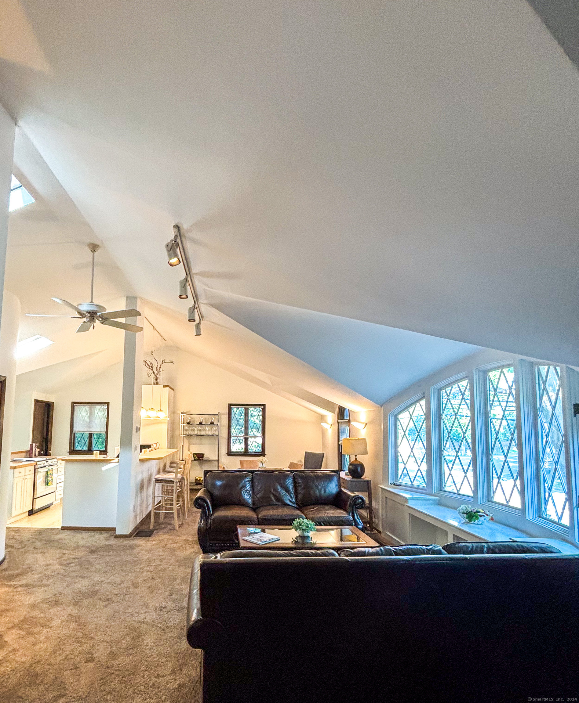 14 Hillspoint Road