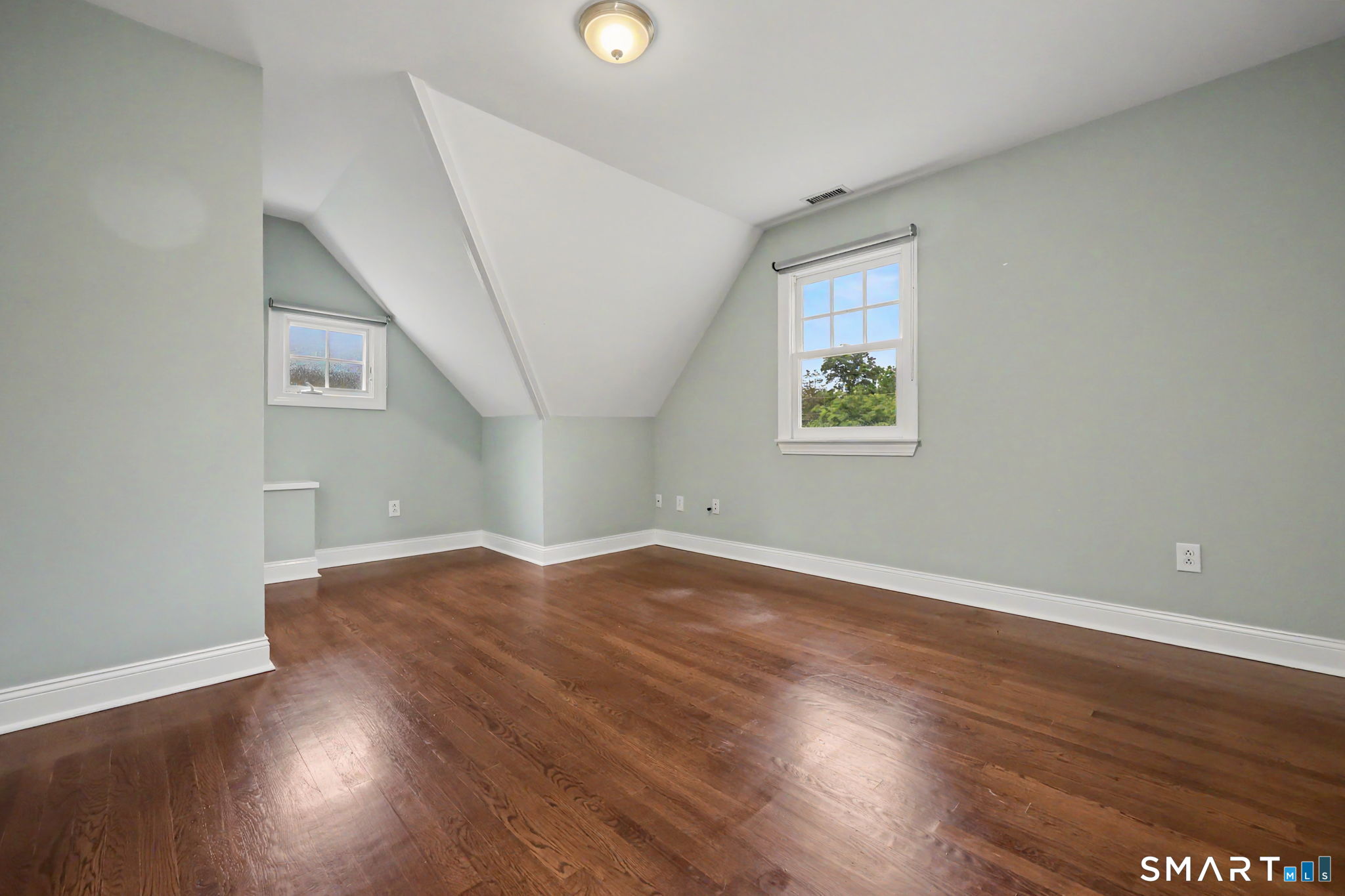 18 West Meadow Road