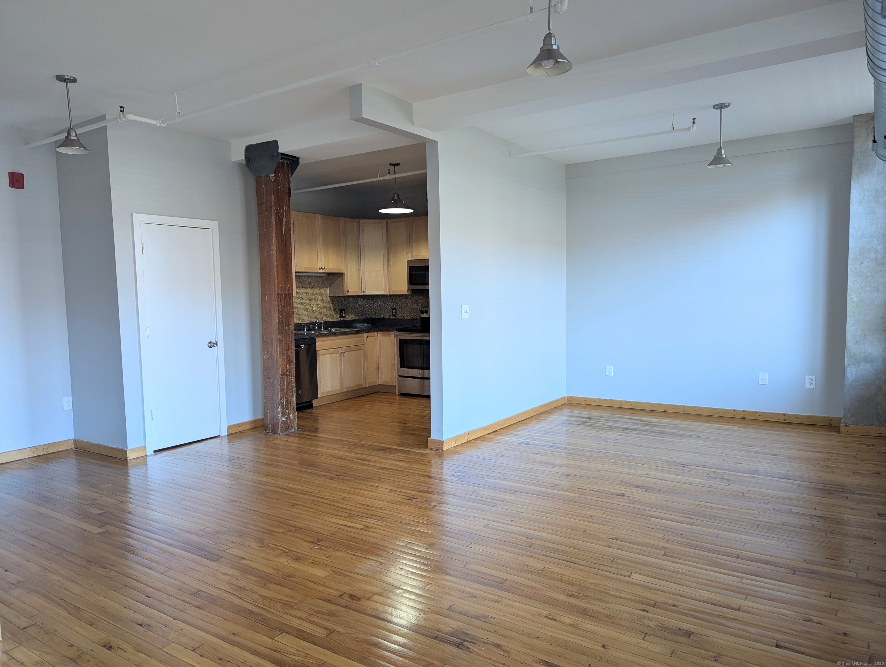 325 Lafayette Street 8106