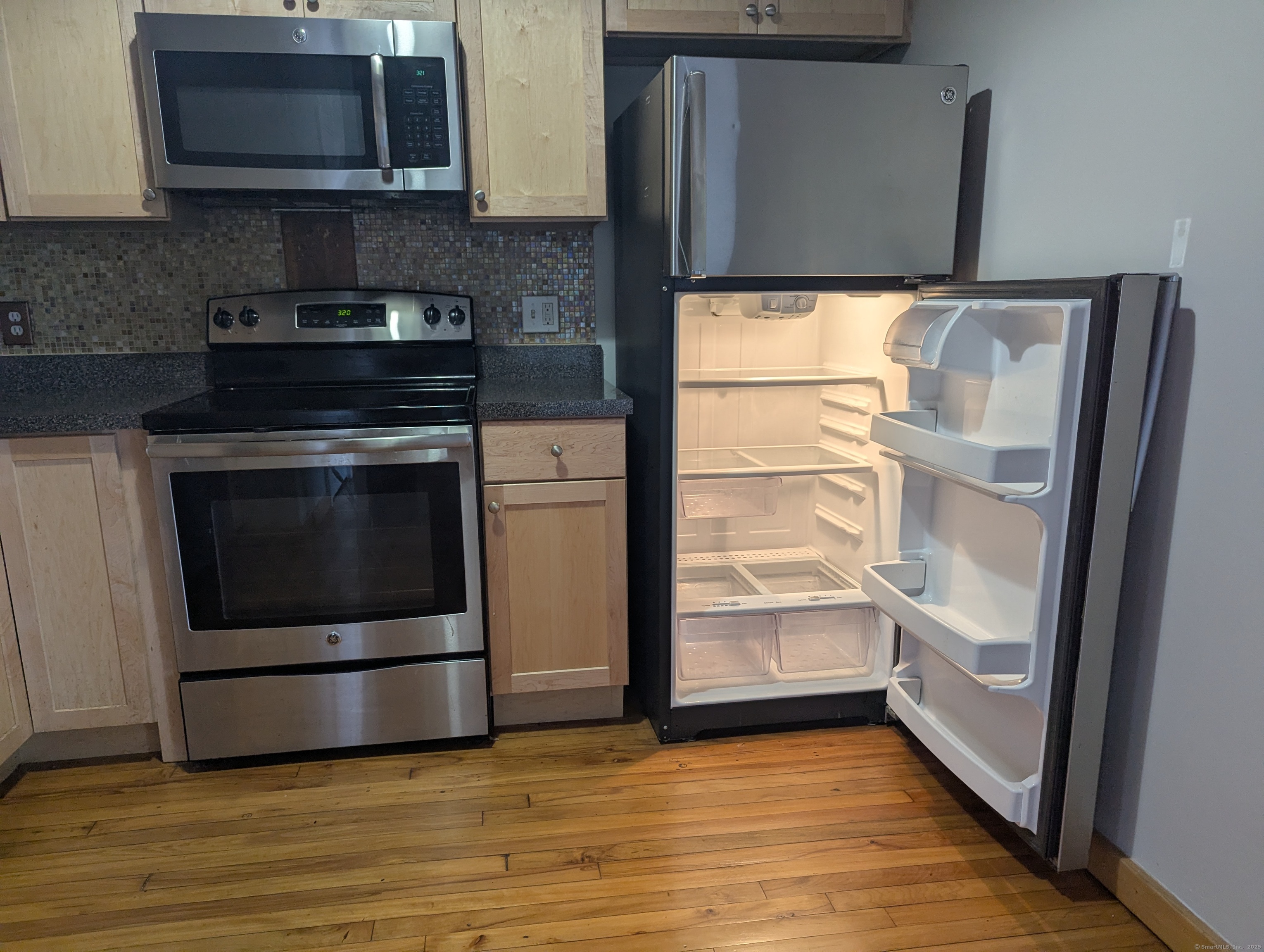 325 Lafayette Street 8106