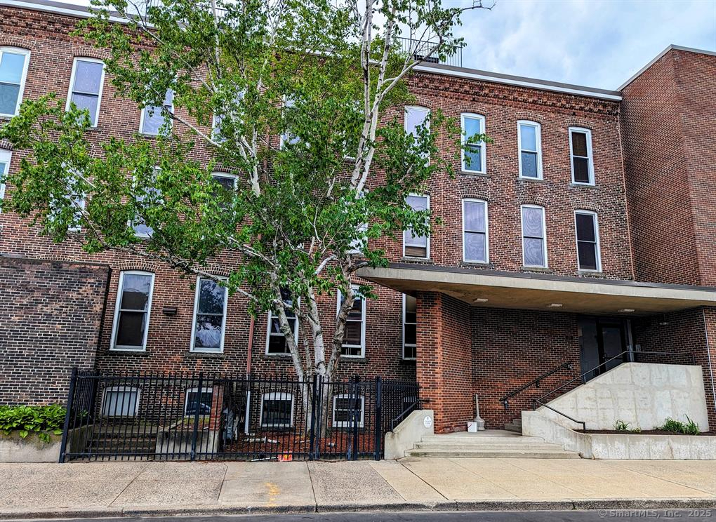 325 Lafayette Street 8106