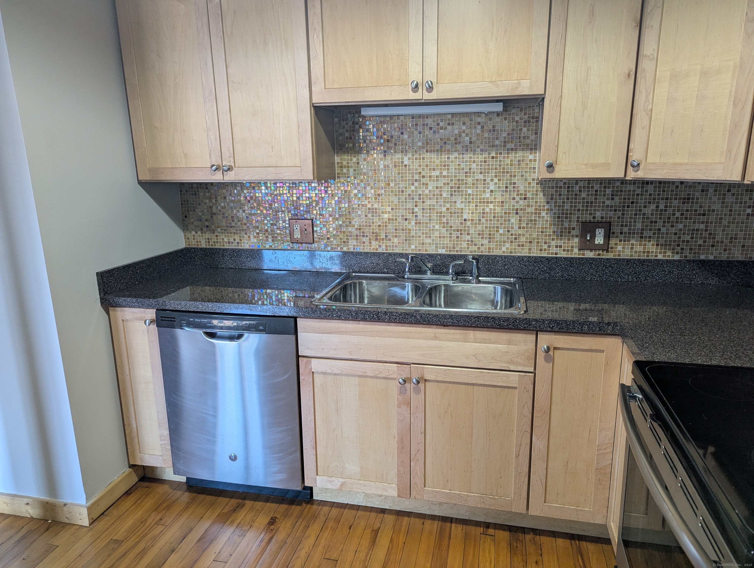 325 Lafayette Street 8106