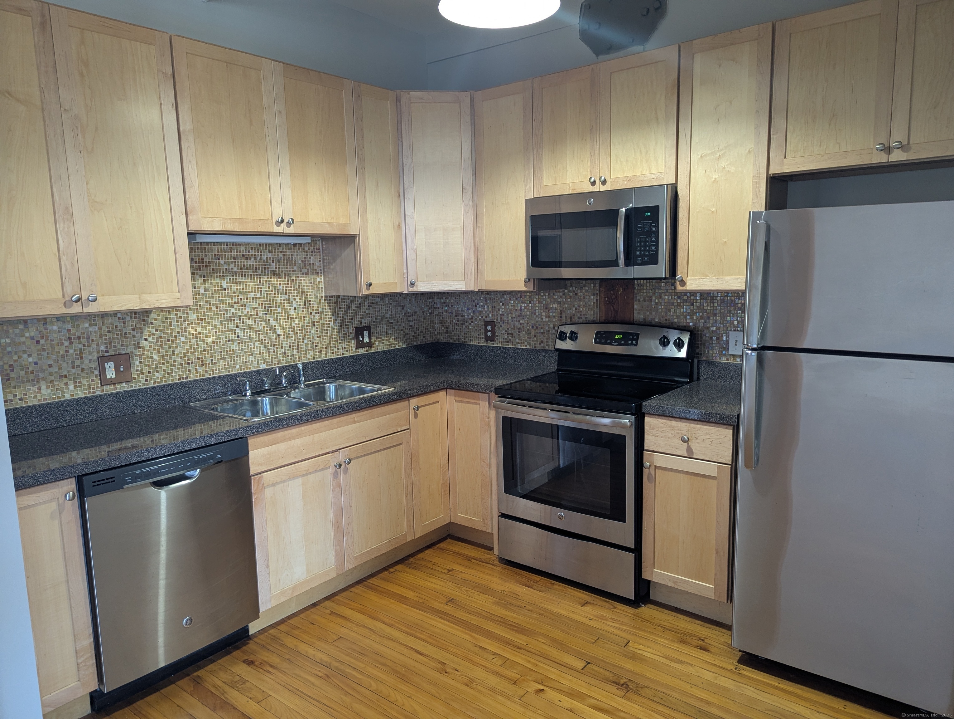 325 Lafayette Street 8106
