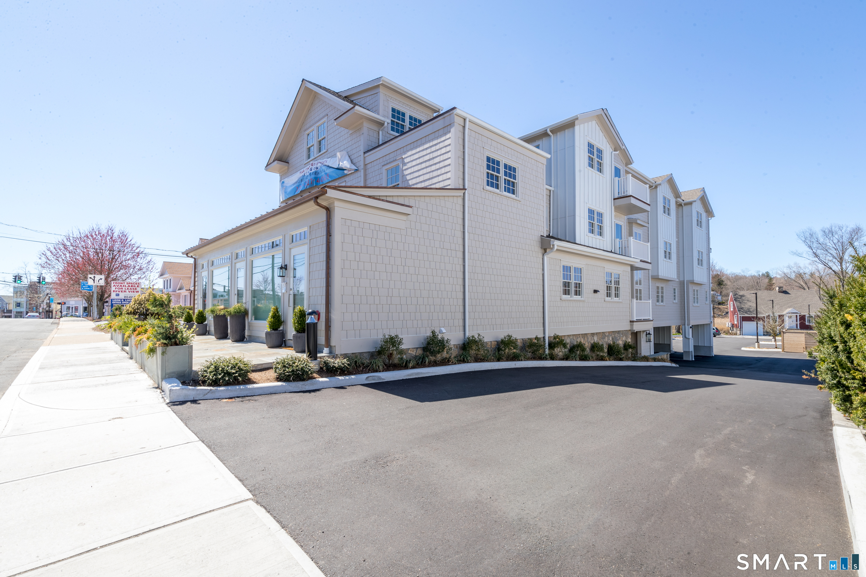 201 Main Street 204