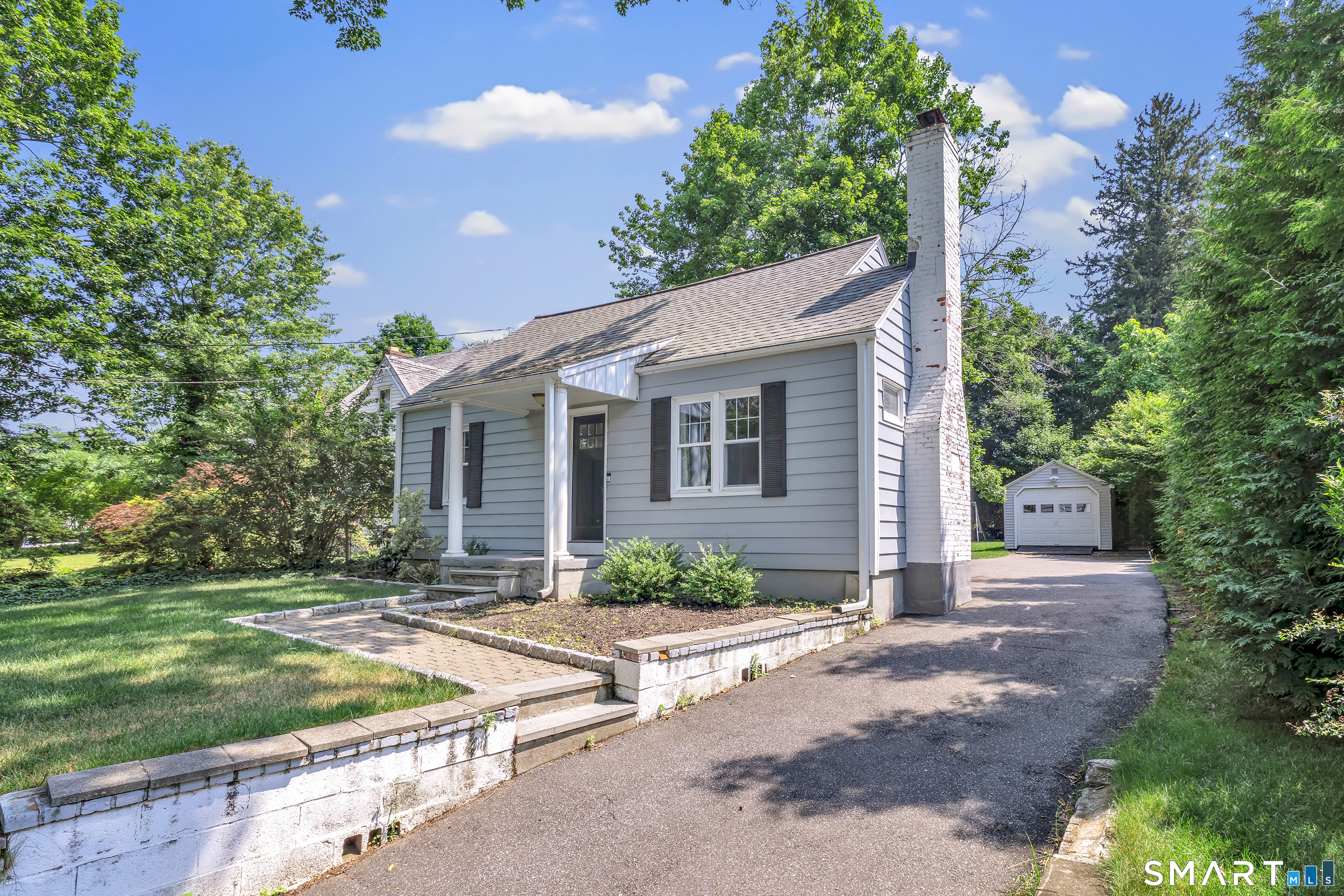 2082 Stratfield Road