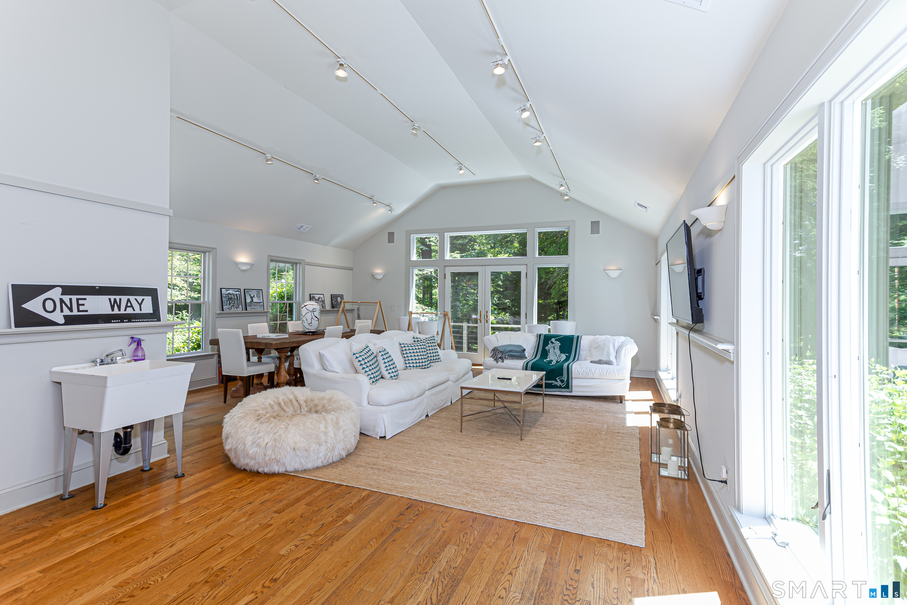 896 Westport Road