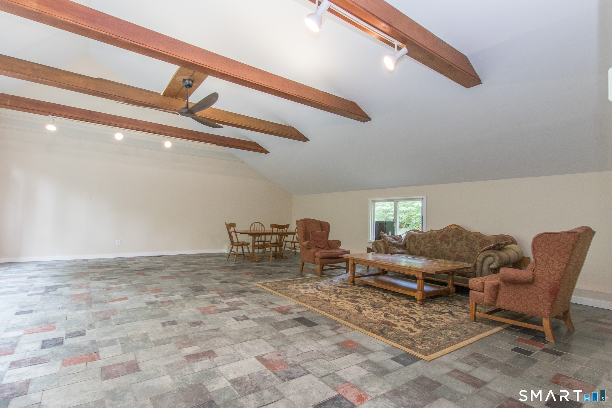 211 New Canaan Road