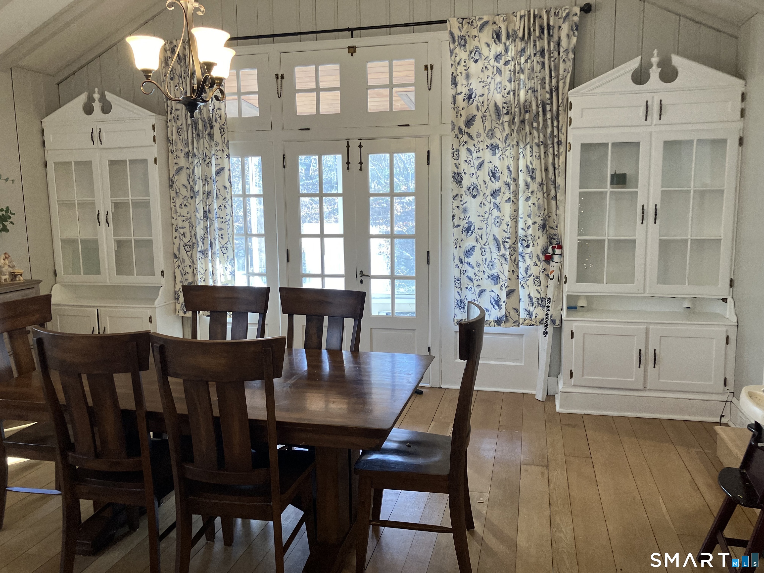 211 New Canaan Road